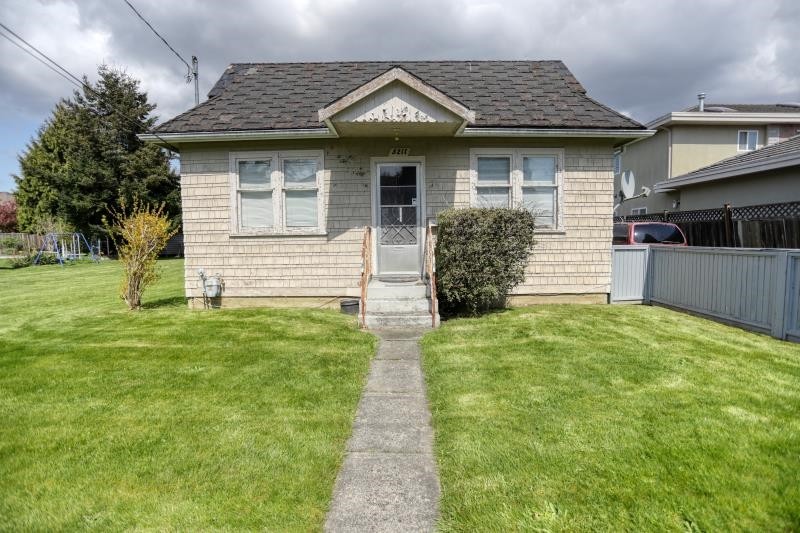 5211 Maple Road, Richmond, BC - Outdoor