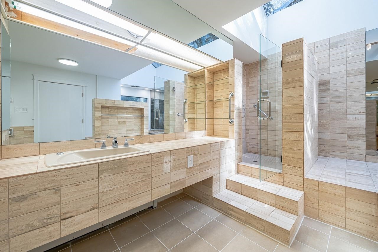 5260 Kew Road, West Vancouver, BC