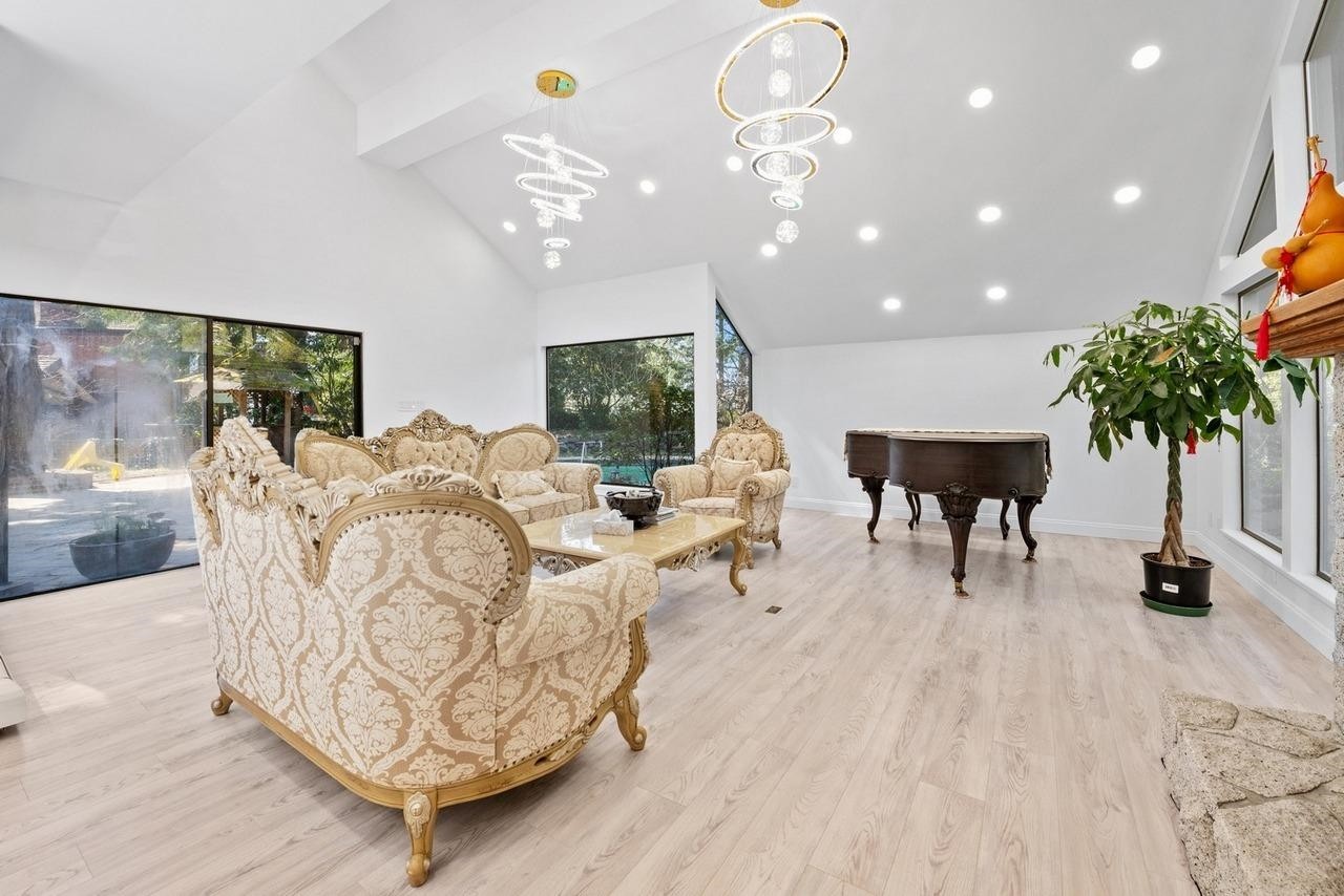 5260 Kew Road, West Vancouver, BC