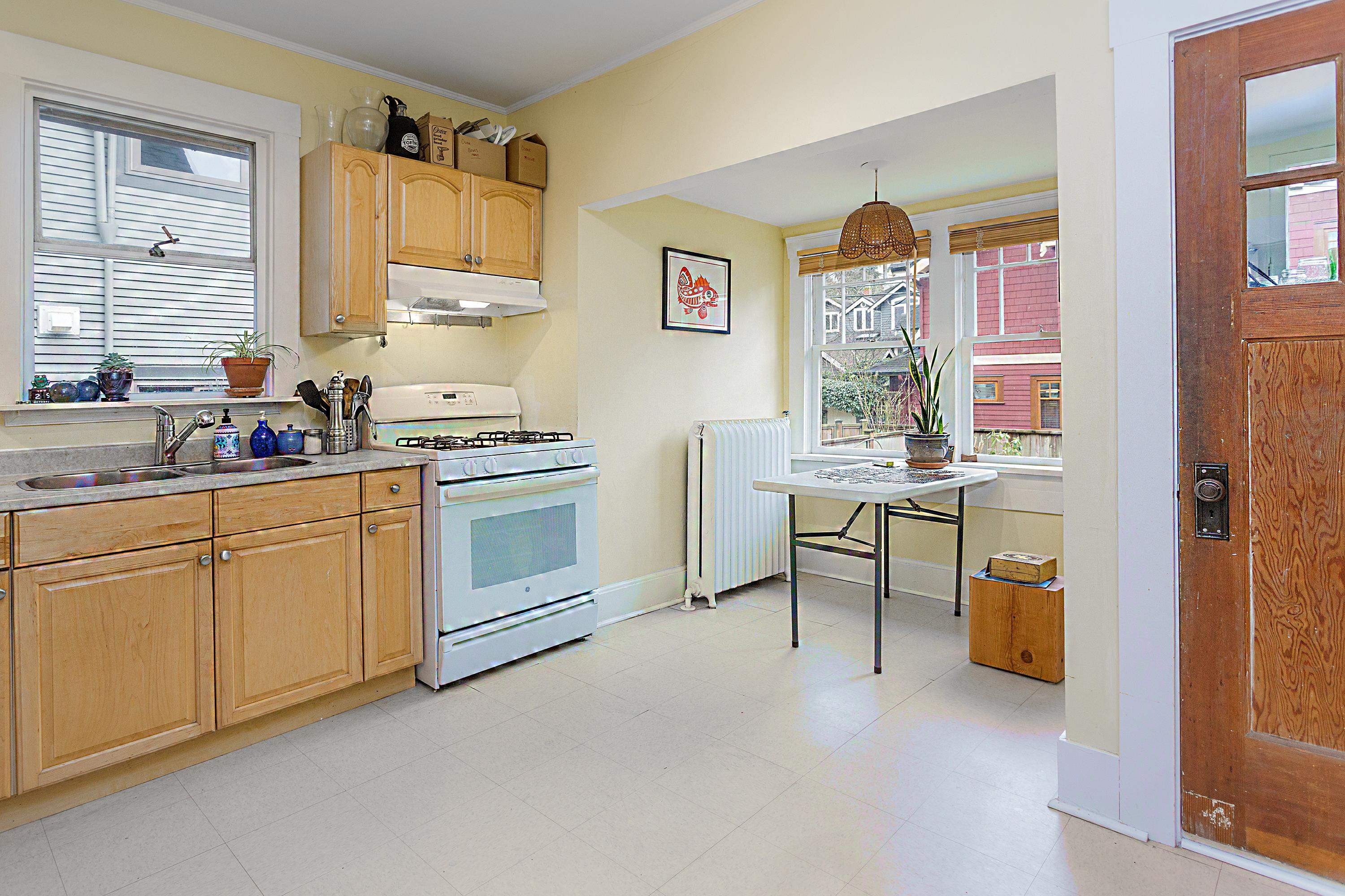 3086 2Nd Avenue W, Vancouver, BC