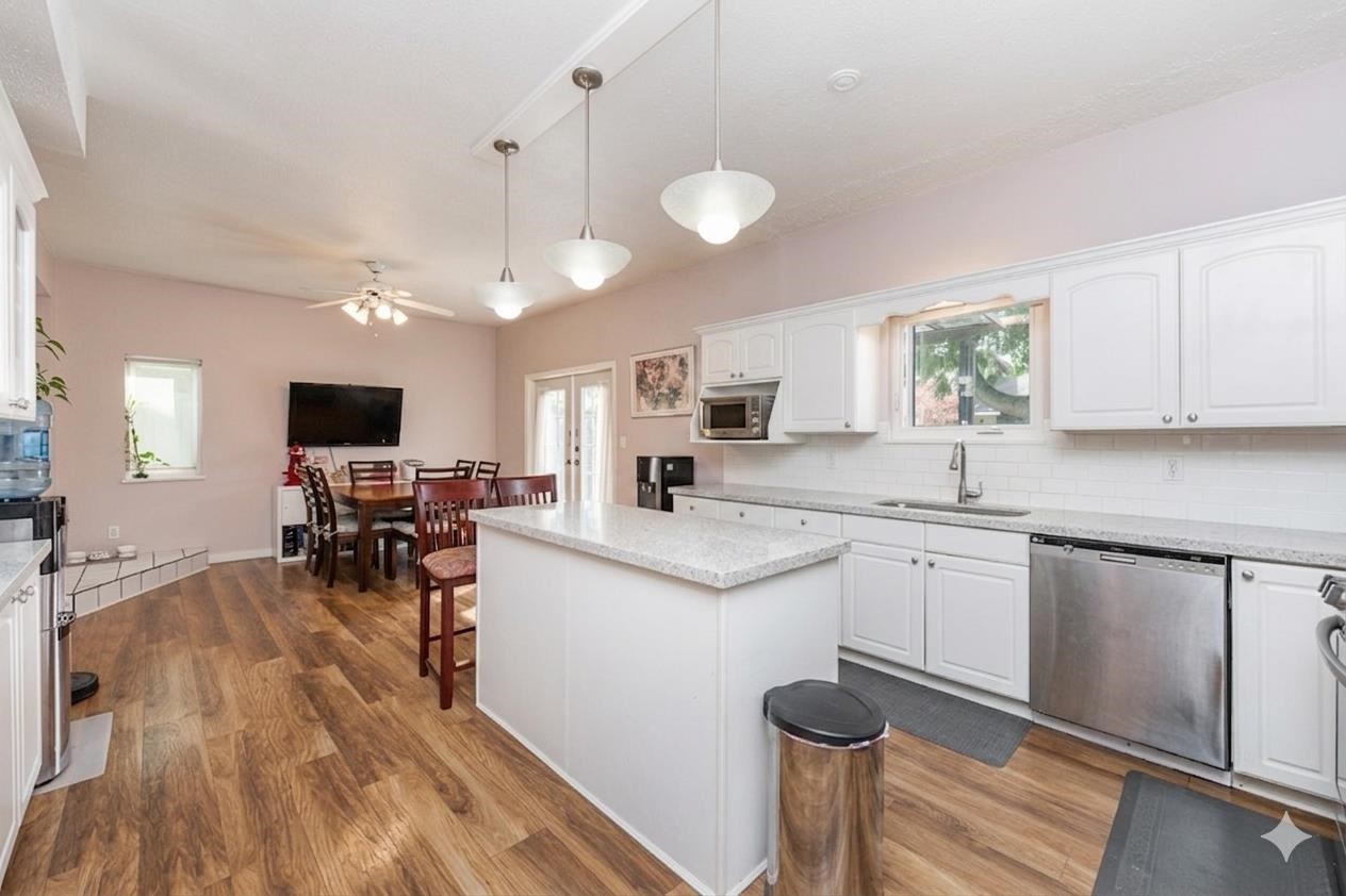 1136 Lansdowne Drive, Coquitlam, BC