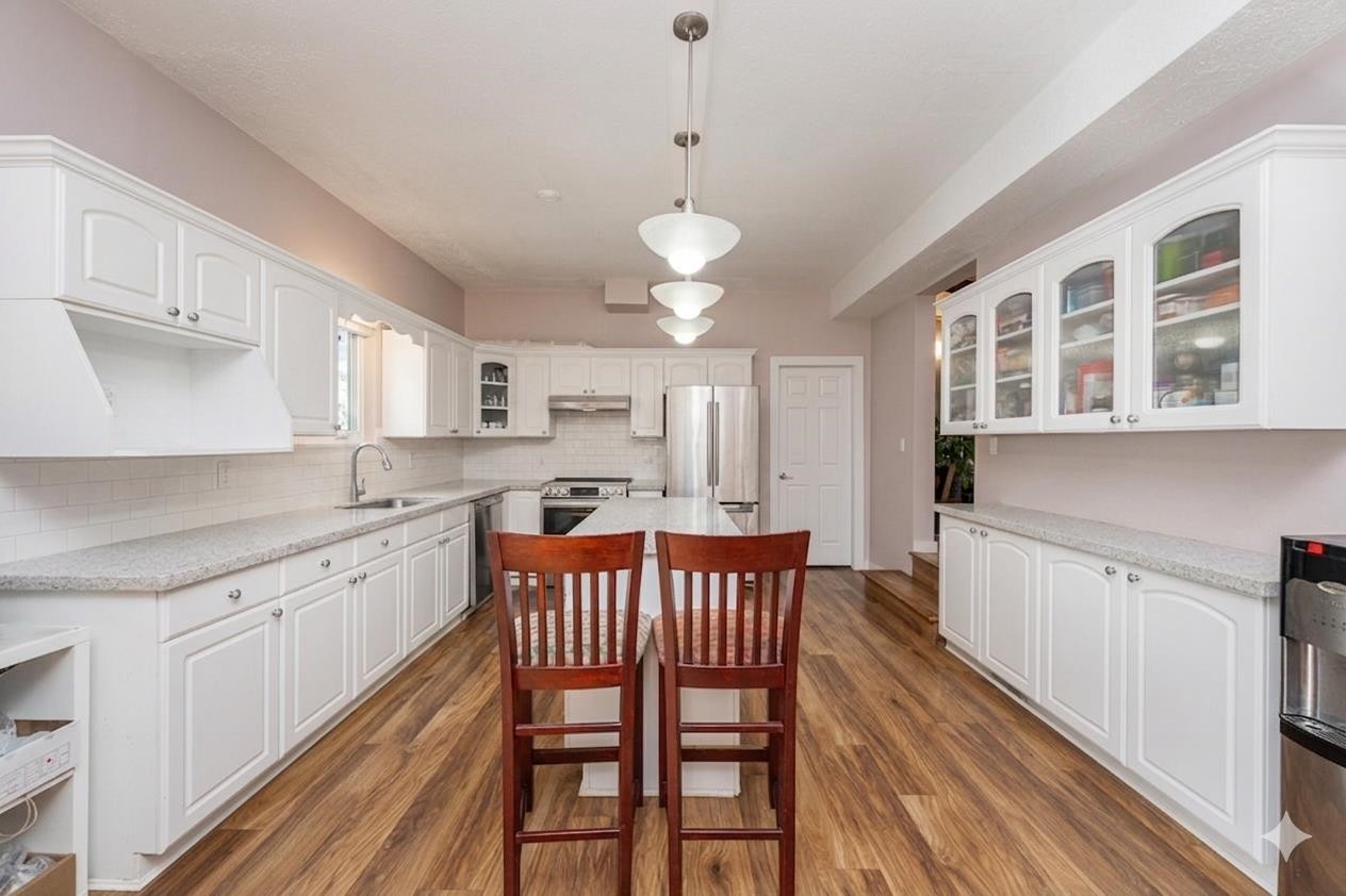 1136 Lansdowne Drive, Coquitlam, BC