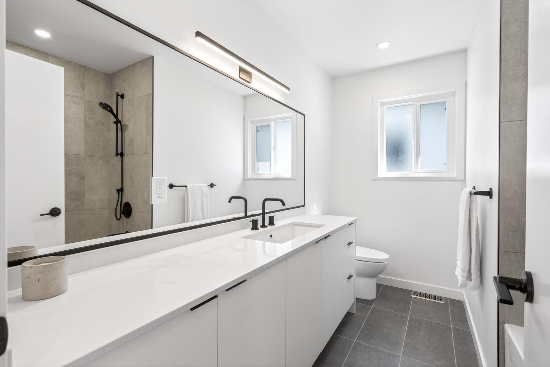 2085 Waverley Avenue, Vancouver, BC