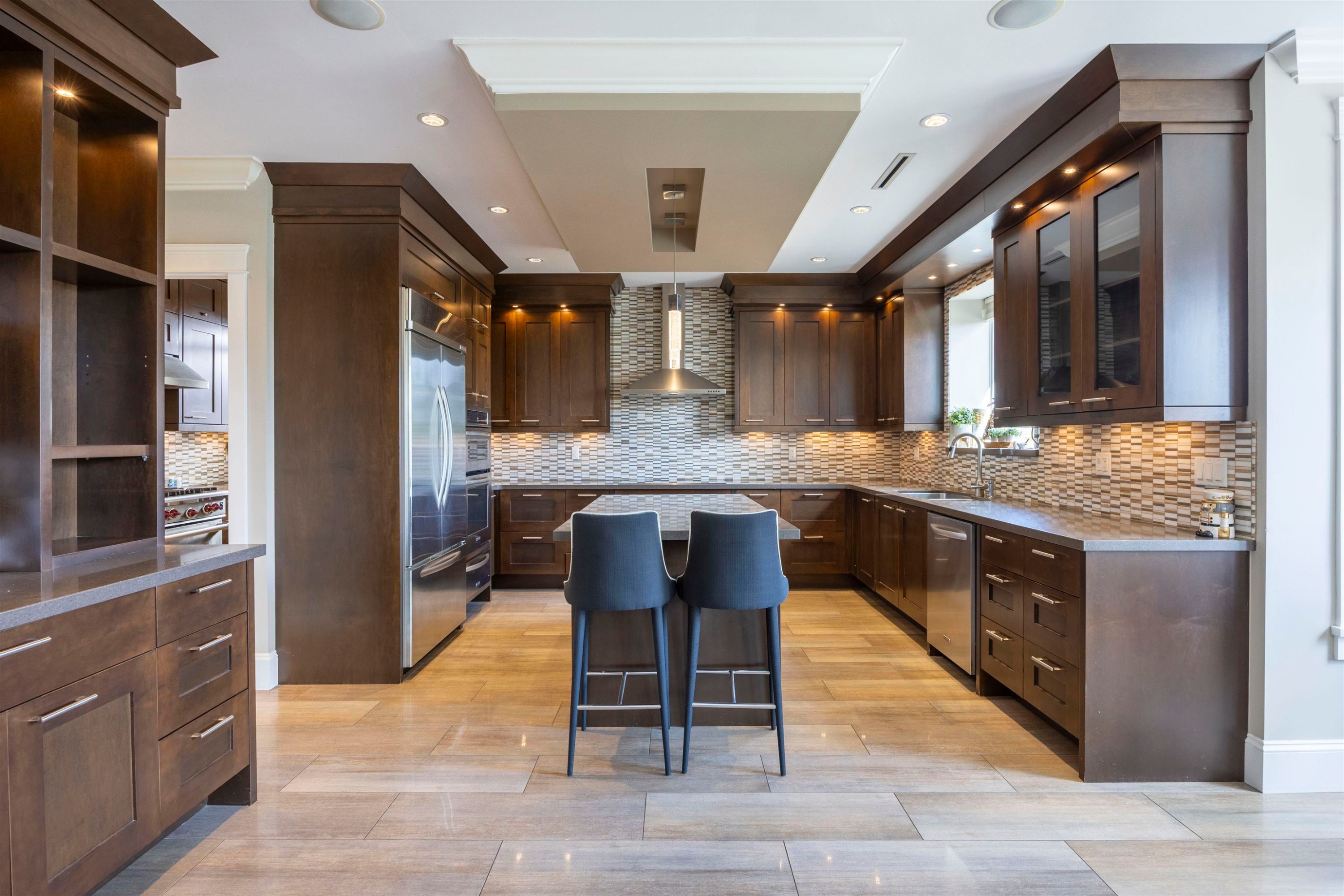 7320 Dow Avenue, Burnaby, BC - Indoor Photo Showing Kitchen With Upgraded Kitchen