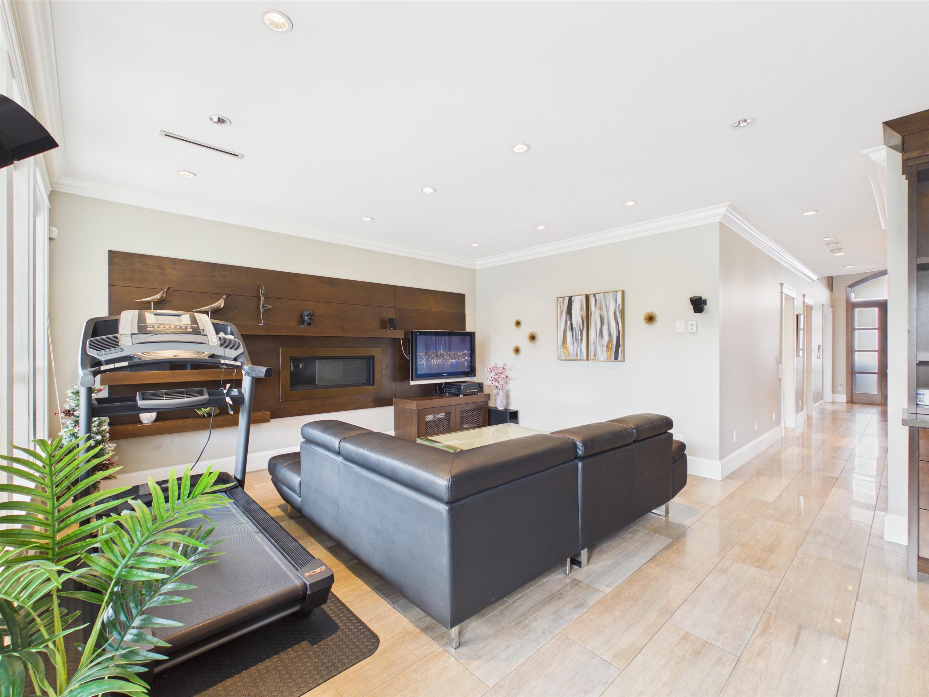 7320 Dow Avenue, Burnaby, BC - Indoor