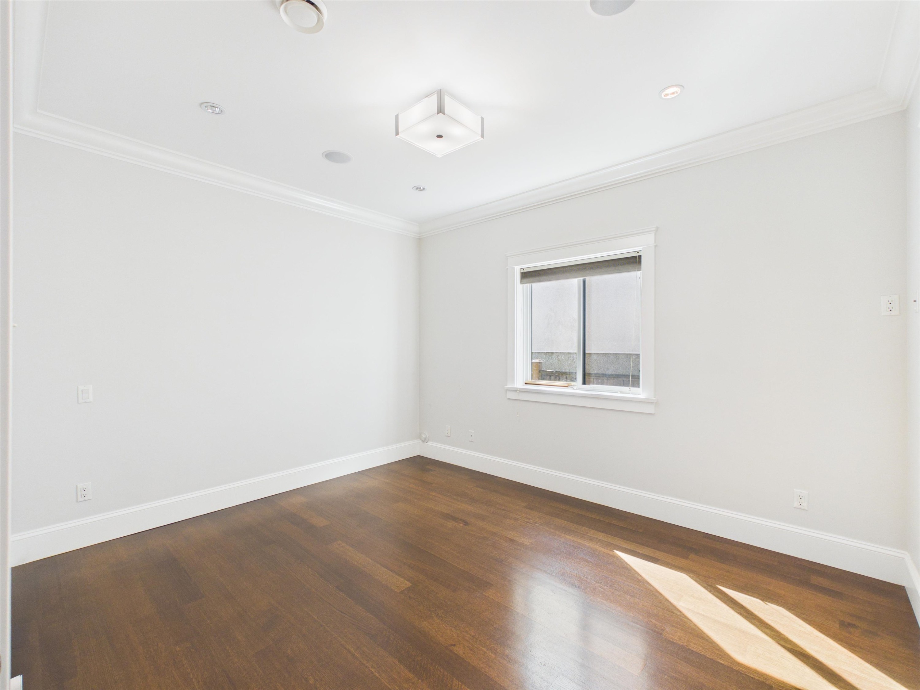 7320 Dow Avenue, Burnaby, BC - Indoor Photo Showing Other Room