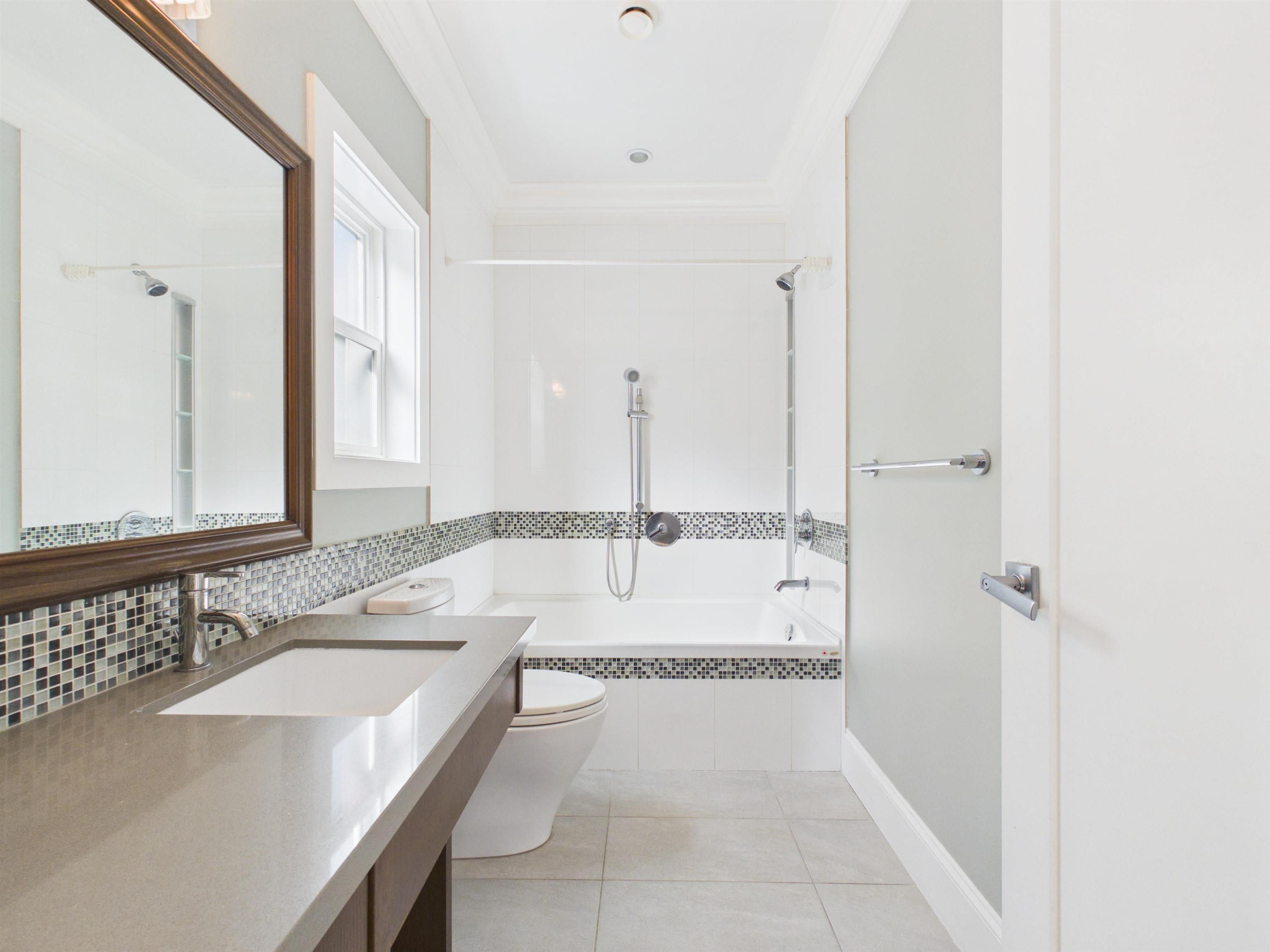 7320 Dow Avenue, Burnaby, BC - Indoor Photo Showing Bathroom