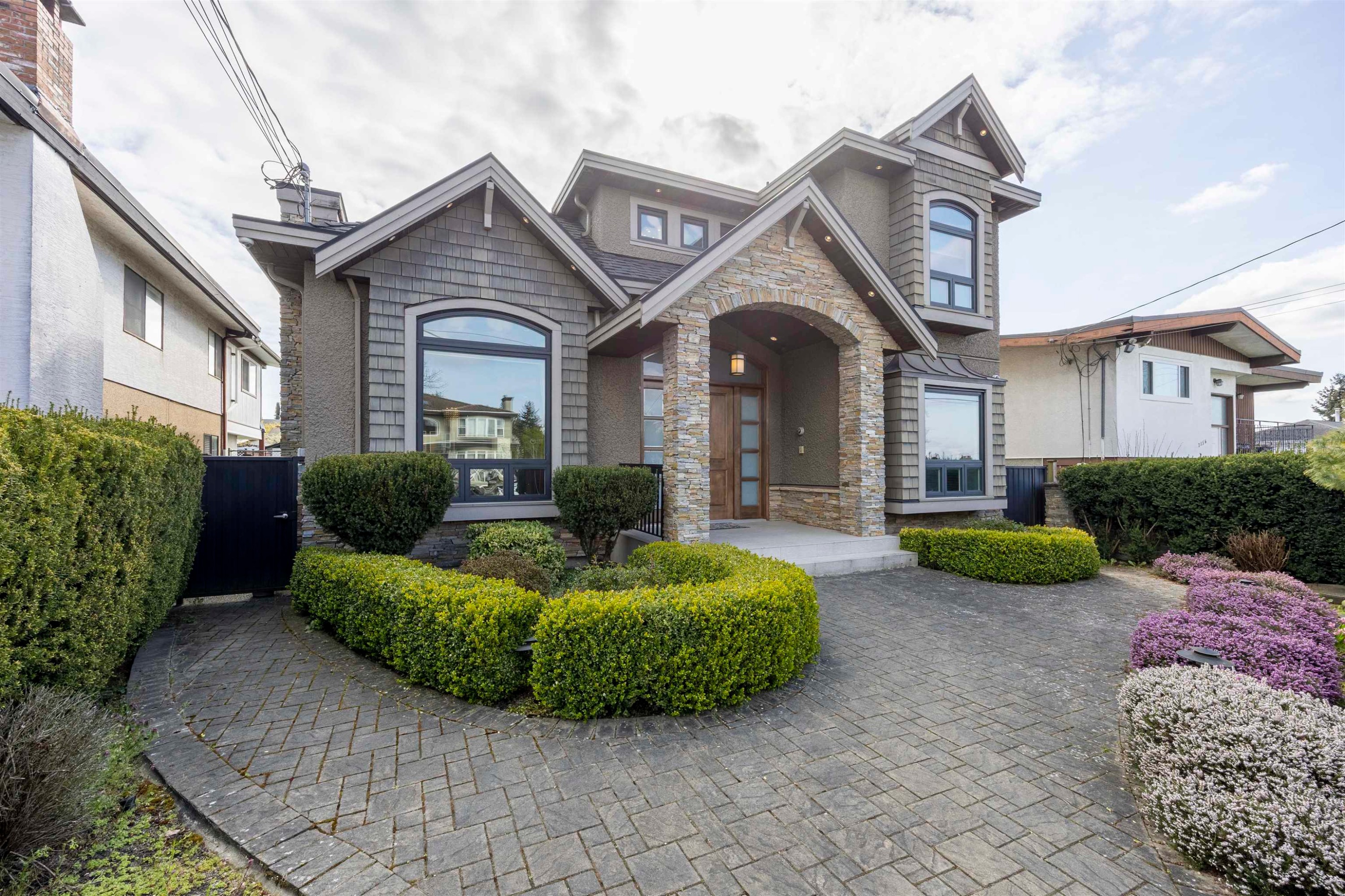 7320 Dow Avenue, Burnaby, BC - Outdoor With Facade