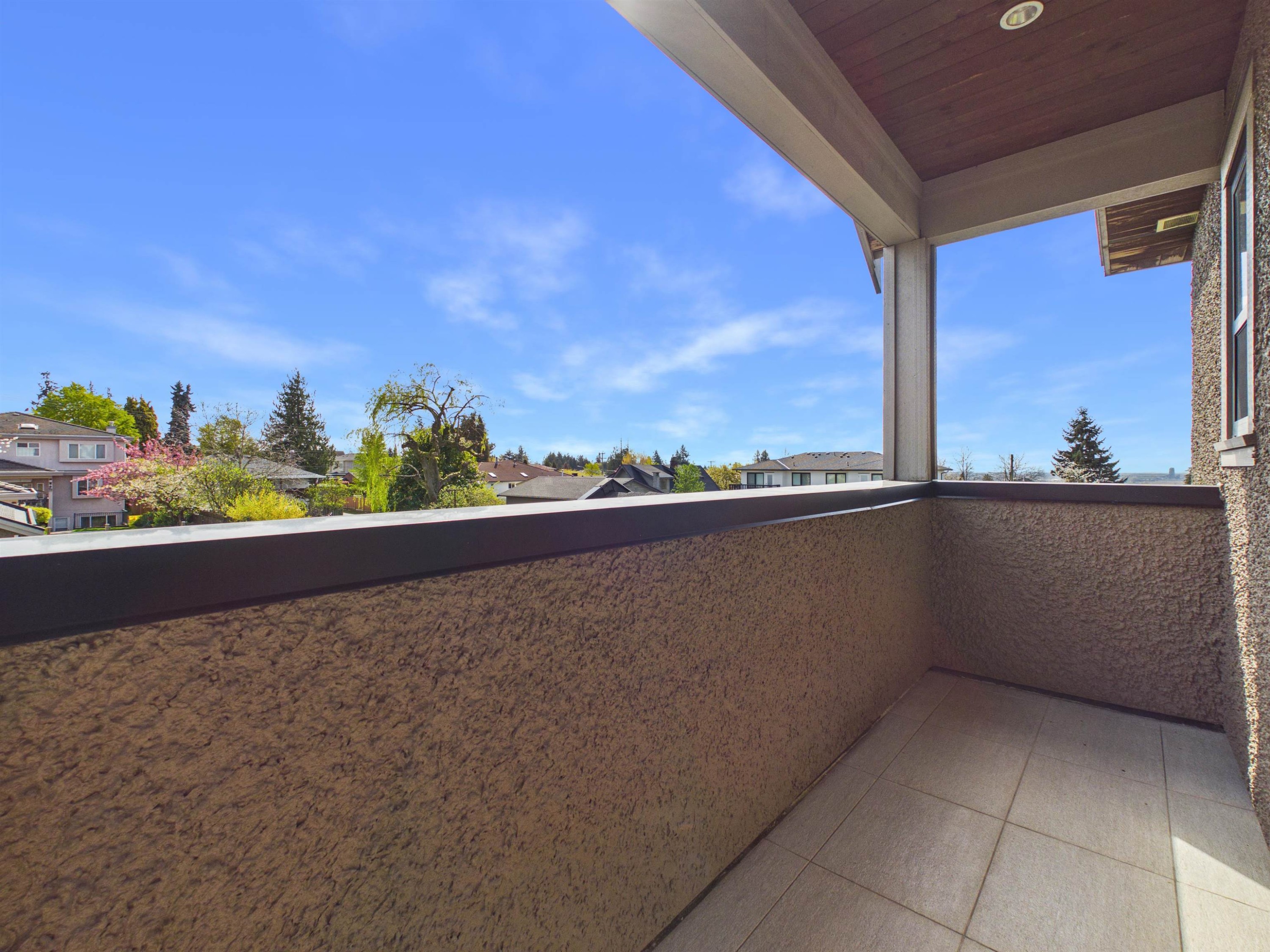 7320 Dow Avenue, Burnaby, BC - Outdoor