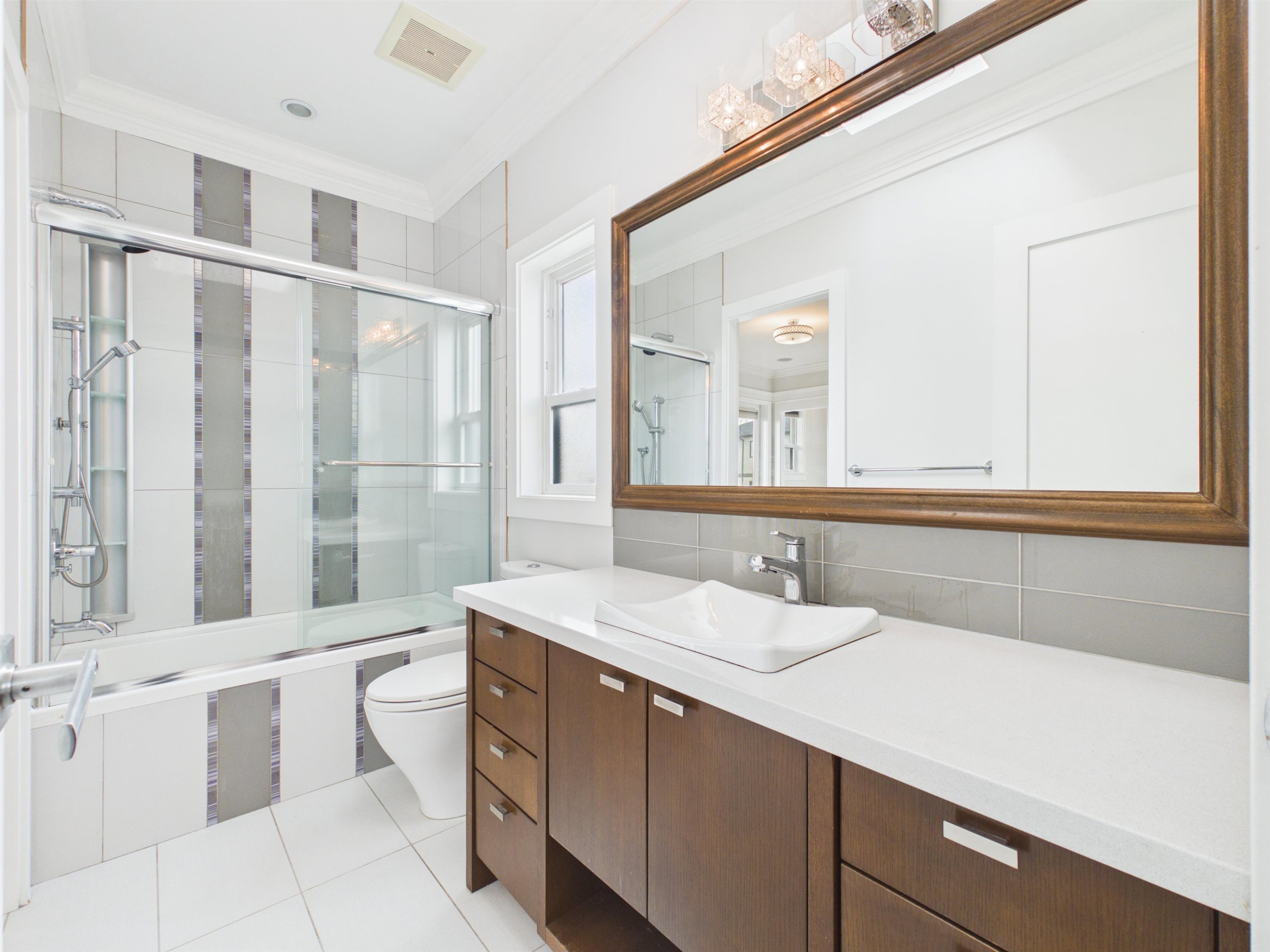 7320 Dow Avenue, Burnaby, BC - Indoor Photo Showing Bathroom