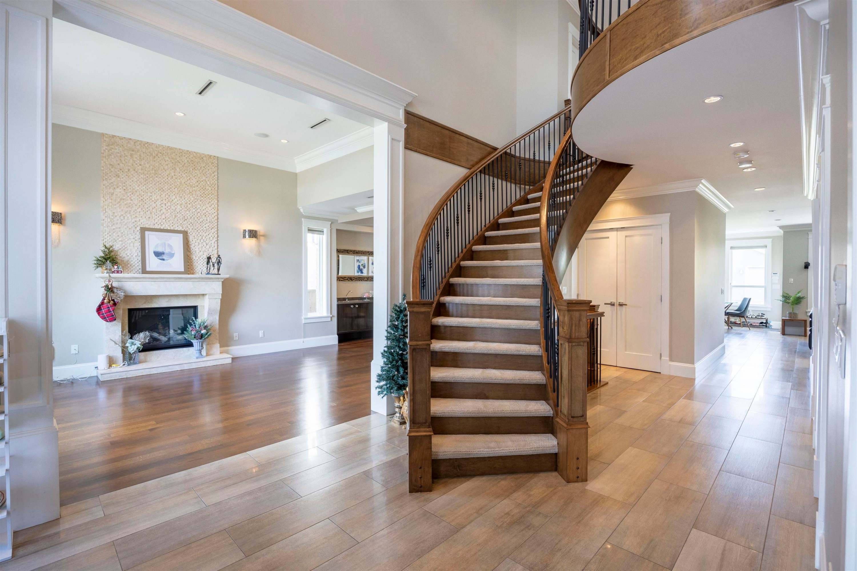 7320 Dow Avenue, Burnaby, BC - Indoor With Fireplace