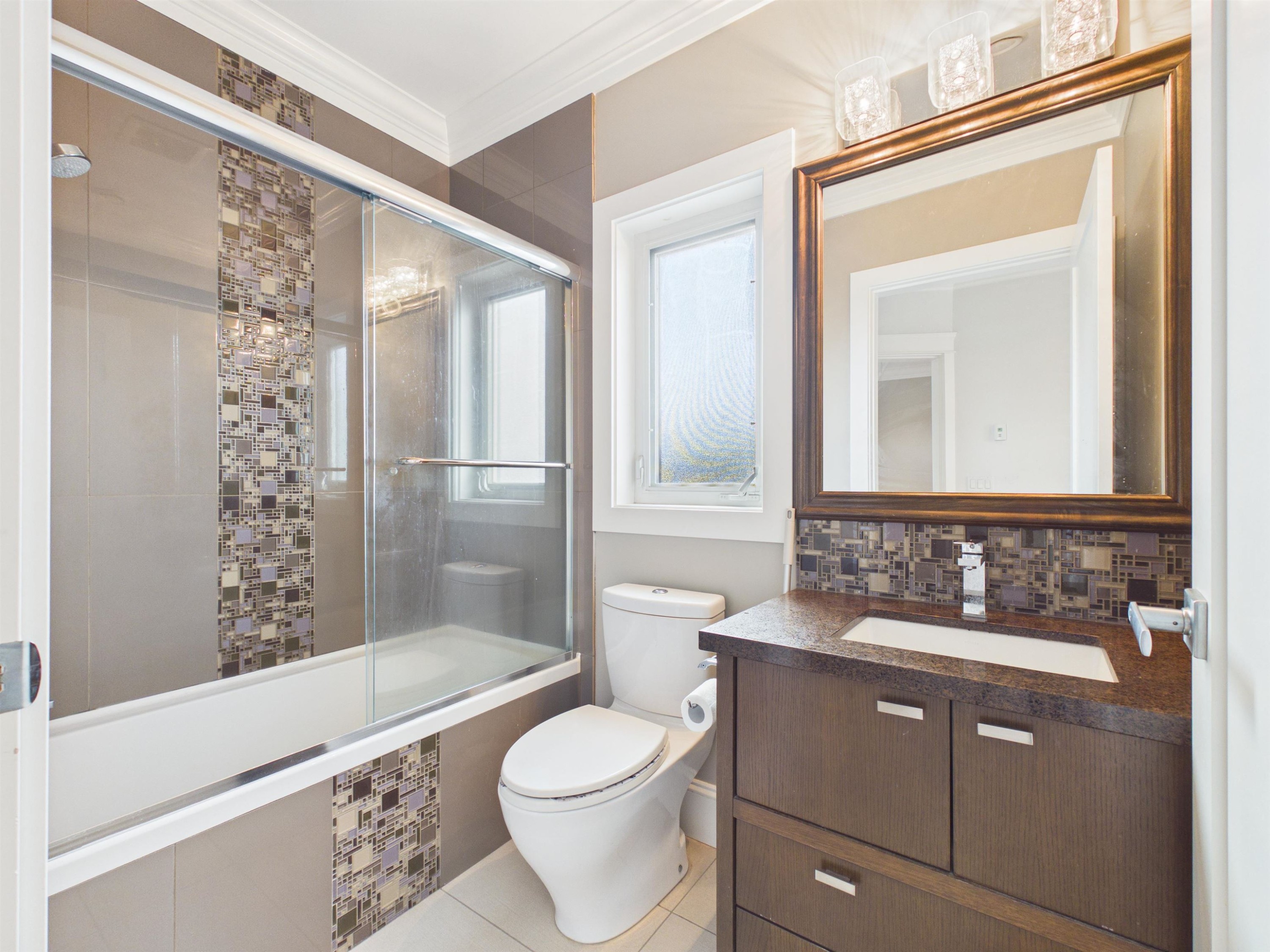 7320 Dow Avenue, Burnaby, BC - Indoor Photo Showing Bathroom