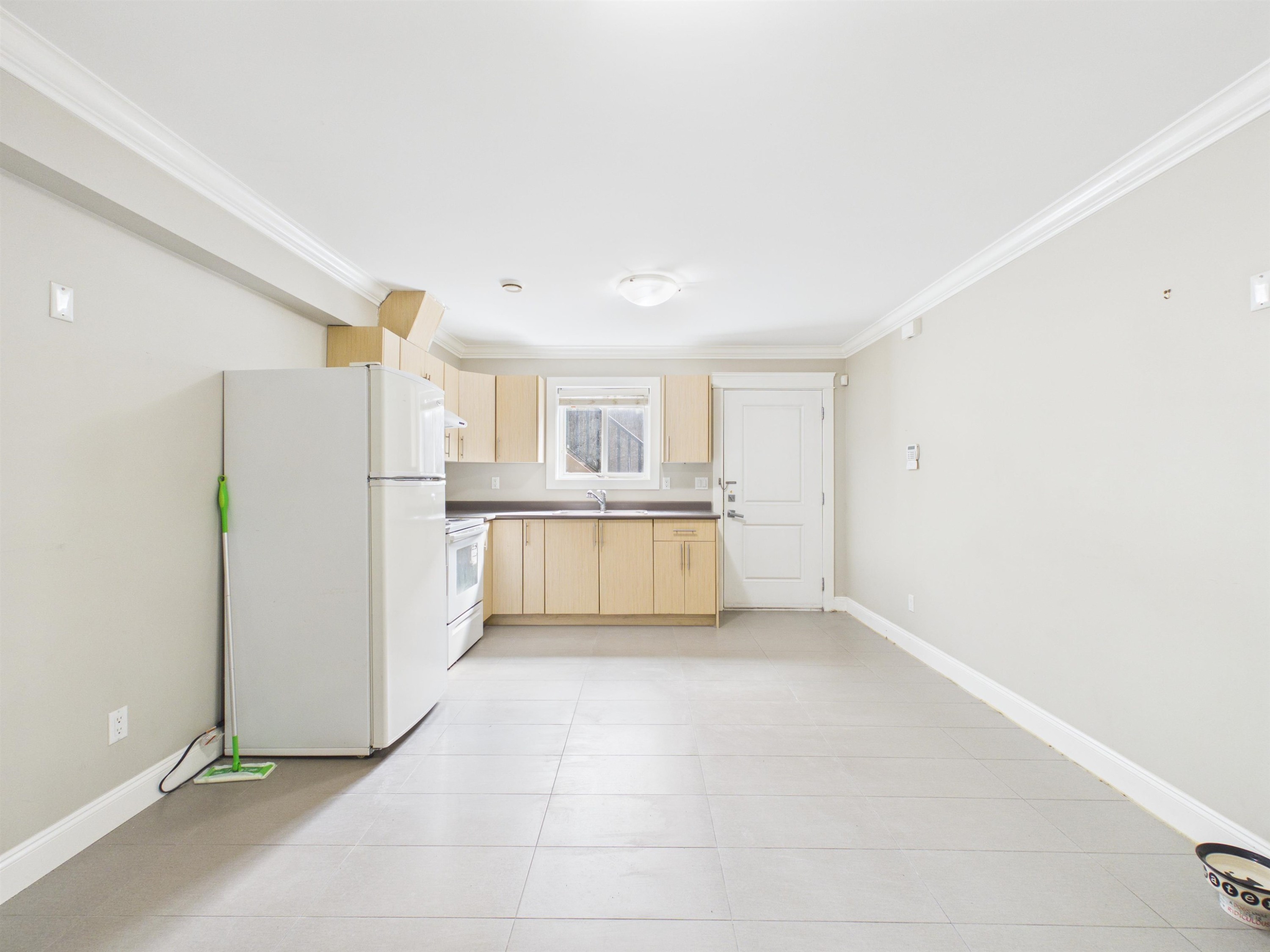 7320 Dow Avenue, Burnaby, BC - Indoor Photo Showing Kitchen
