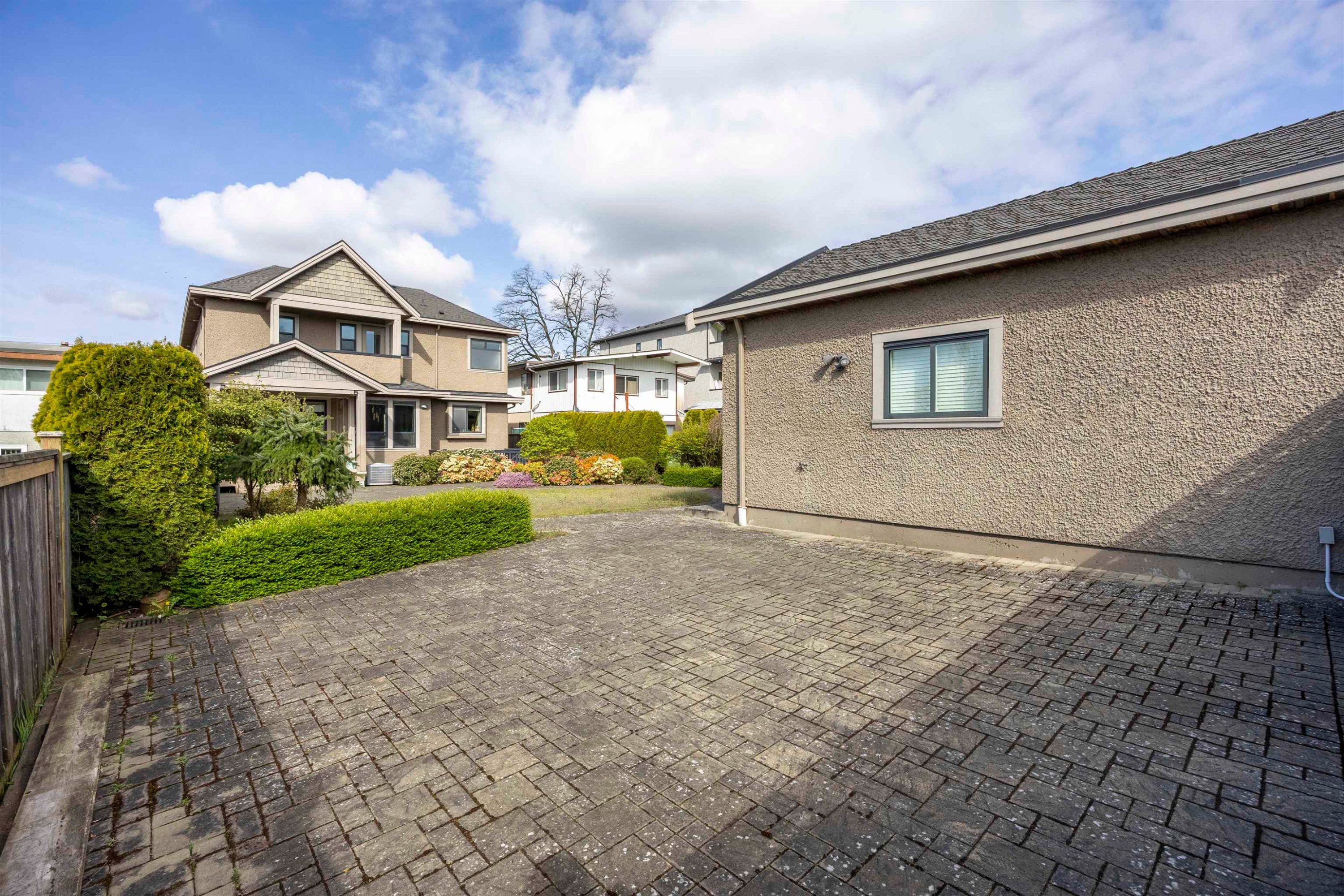 7320 Dow Avenue, Burnaby, BC - Outdoor