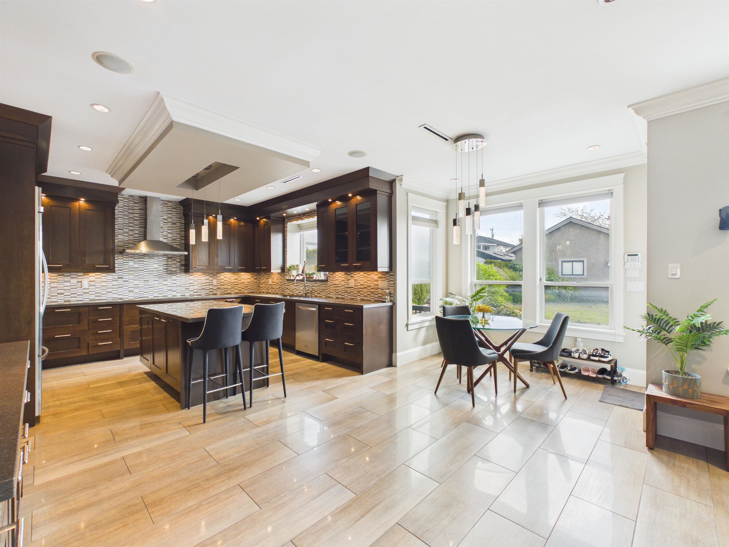 7320 Dow Avenue, Burnaby, BC - Indoor
