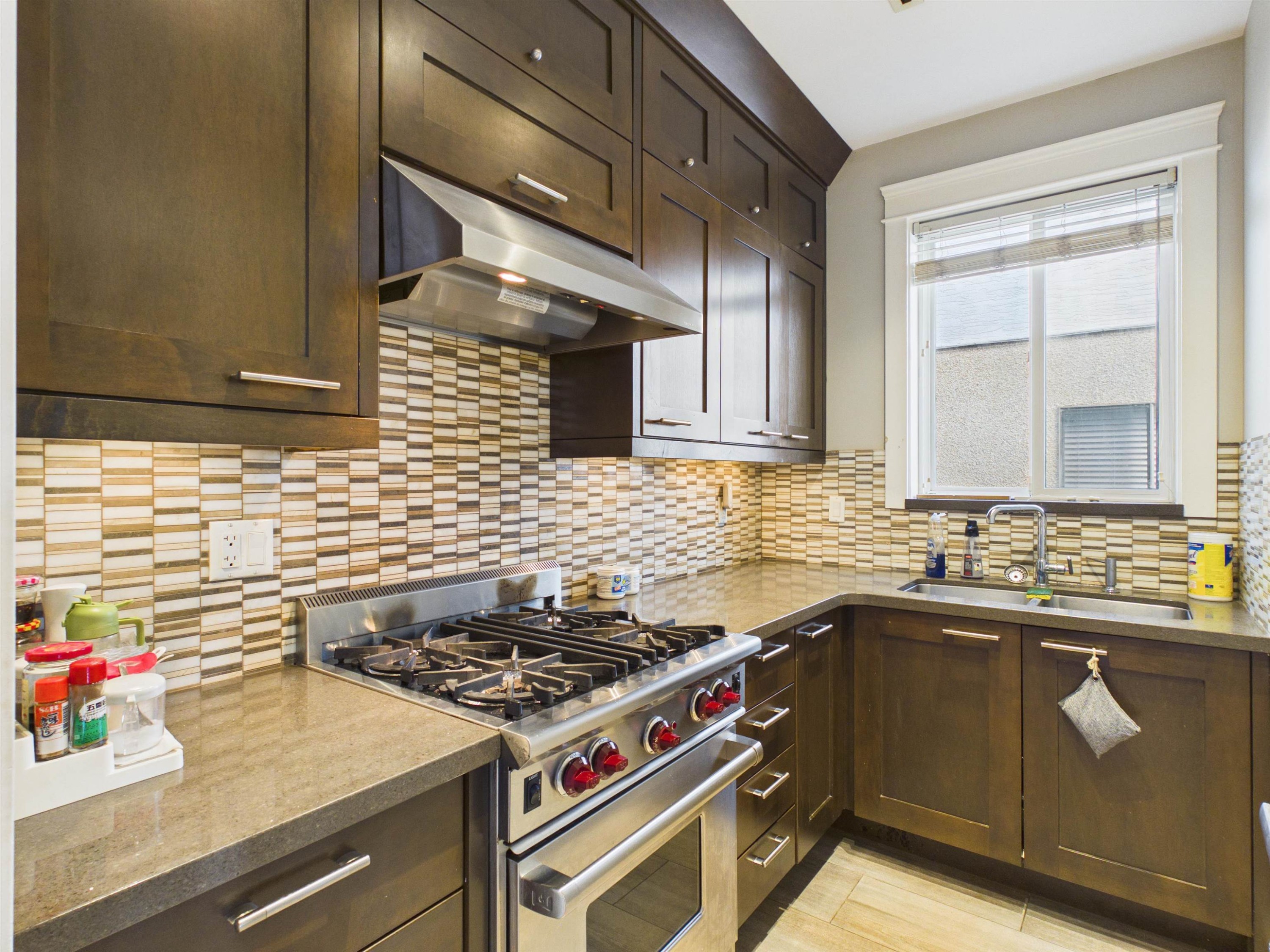 7320 Dow Avenue, Burnaby, BC - Indoor Photo Showing Kitchen With Double Sink With Upgraded Kitchen