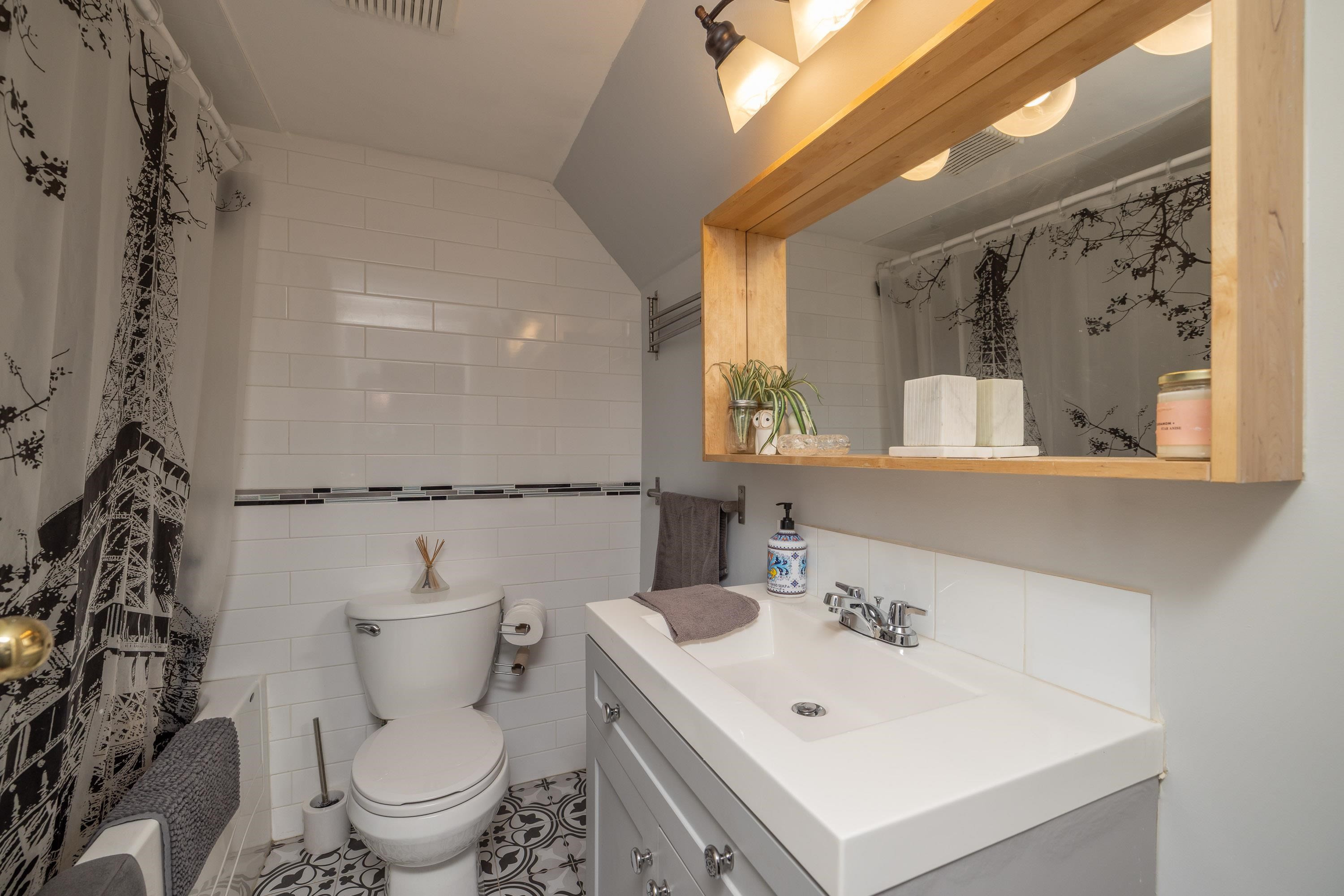 1119 Cloverley Street, North Vancouver, BC