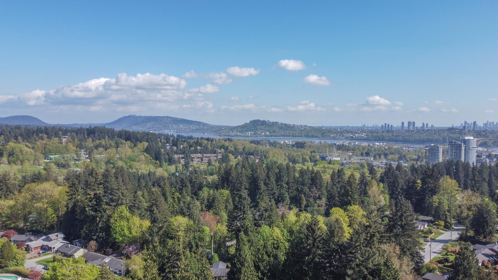 1352 16Th Street E, North Vancouver, BC
