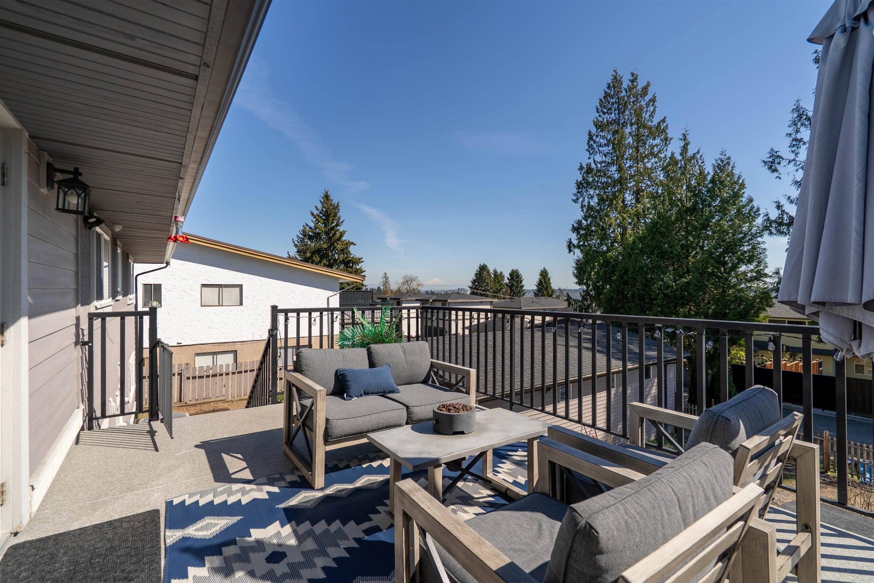 1056 Dansey Avenue, Coquitlam, BC