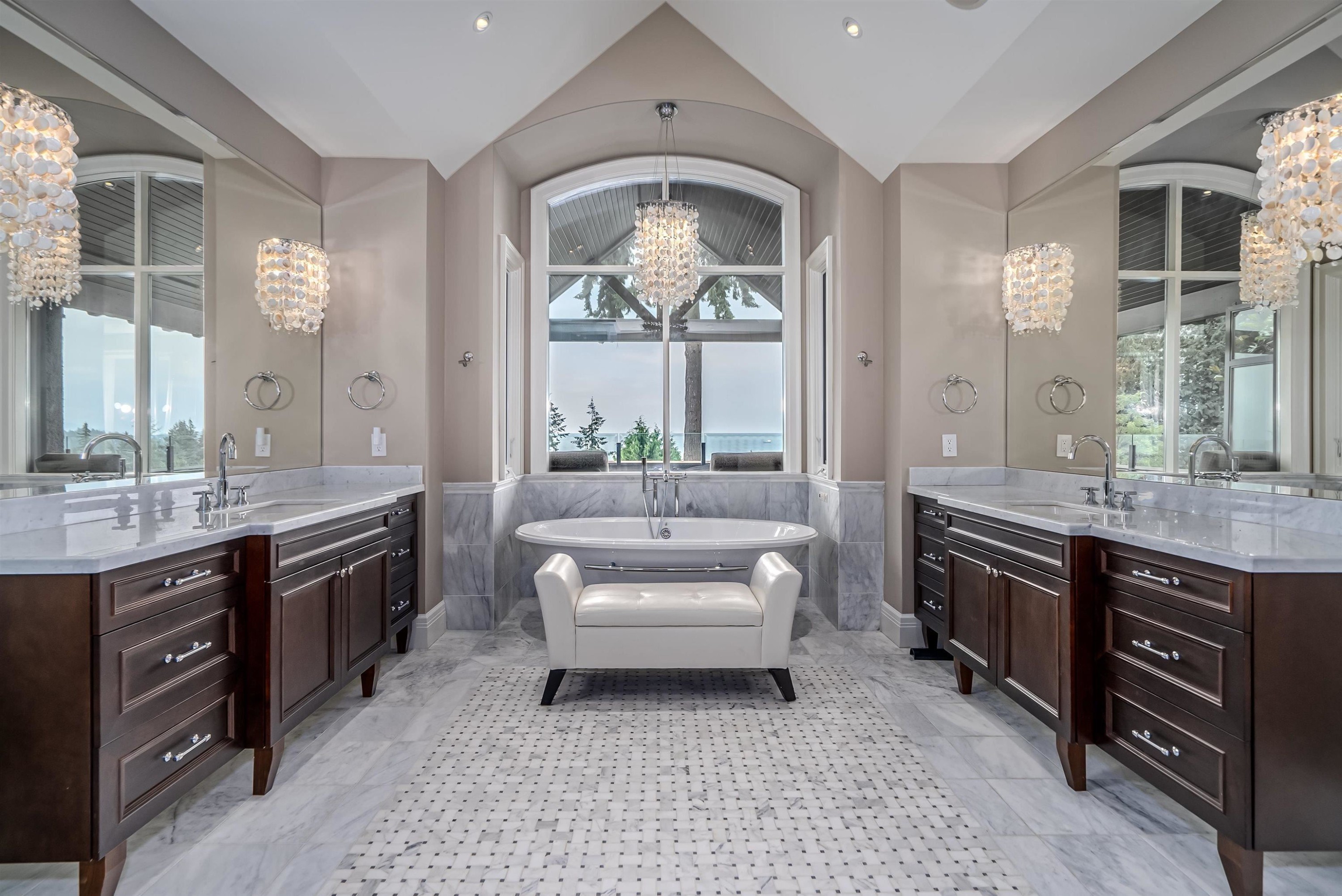 2638 Queens Avenue, West Vancouver, BC