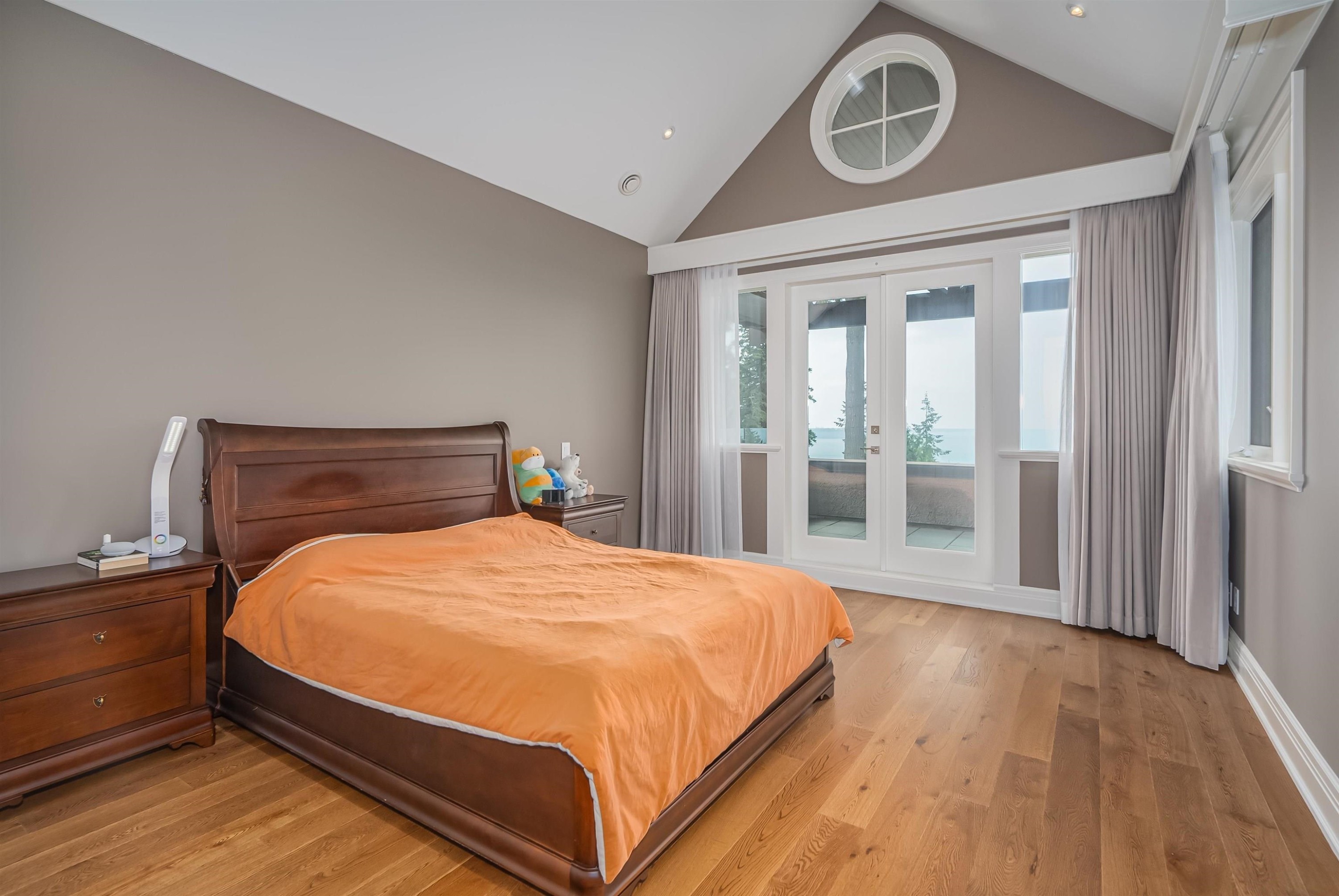 2638 Queens Avenue, West Vancouver, BC