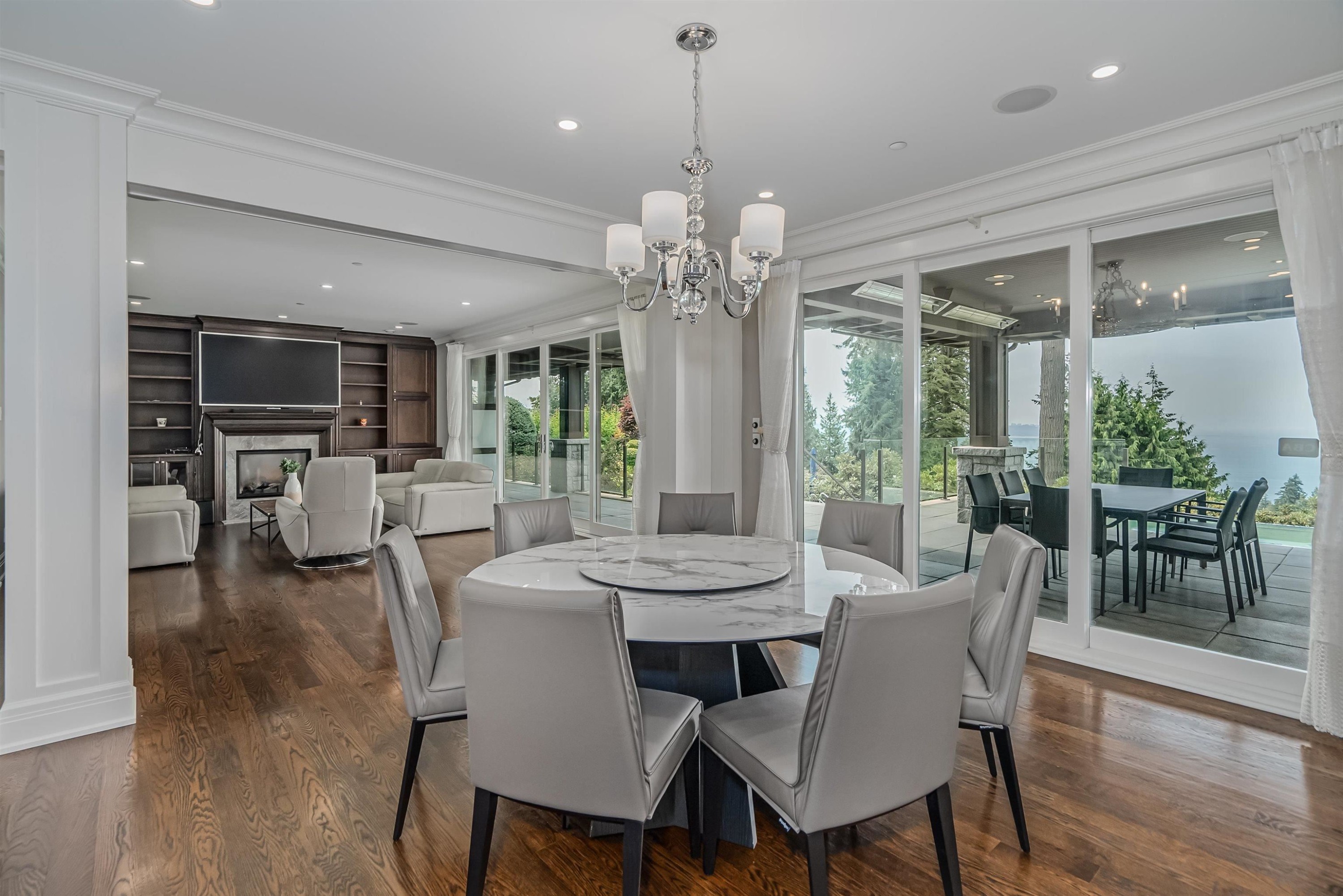 2638 Queens Avenue, West Vancouver, BC