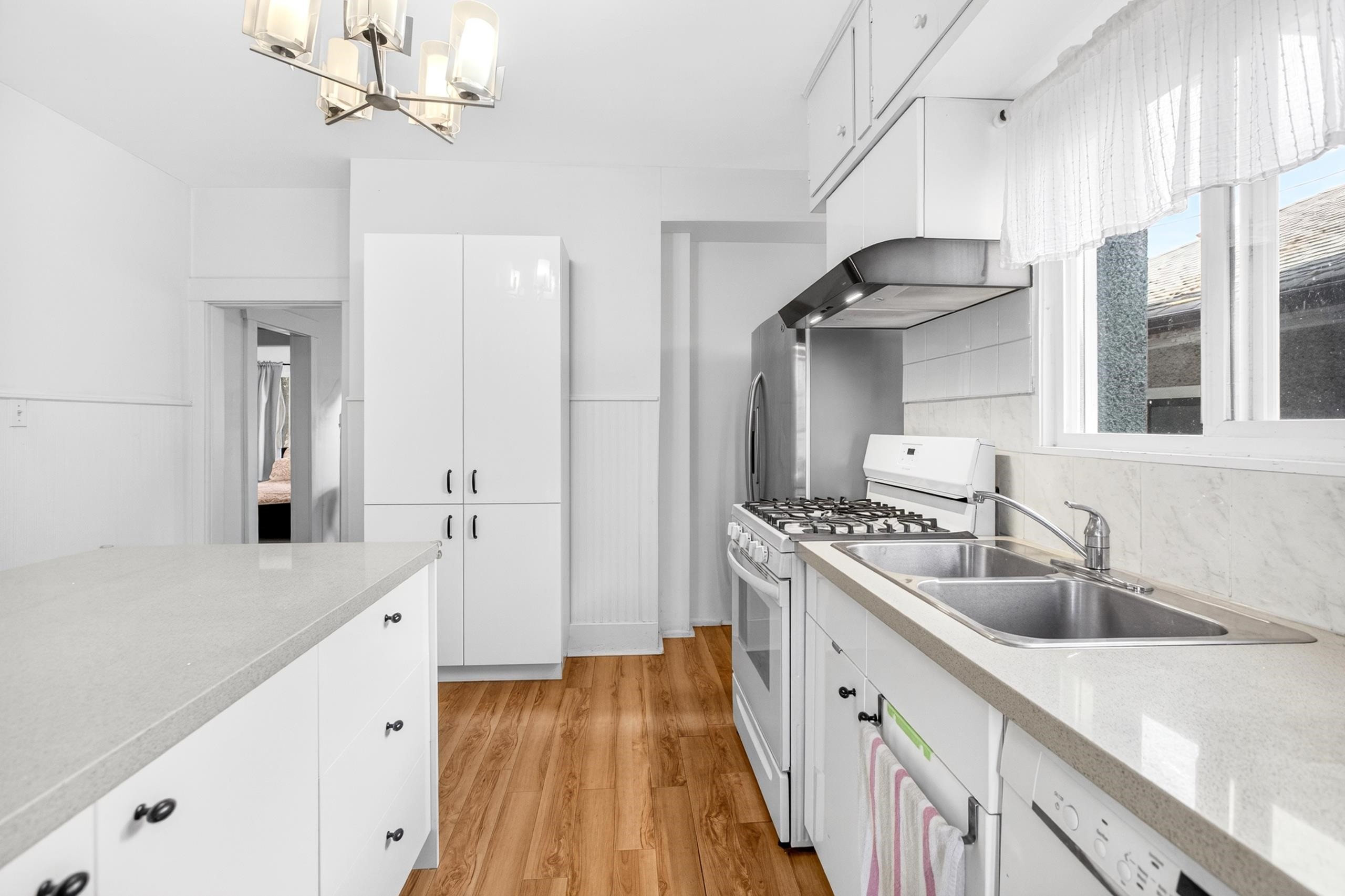2975 8Th Avenue W, Vancouver, BC