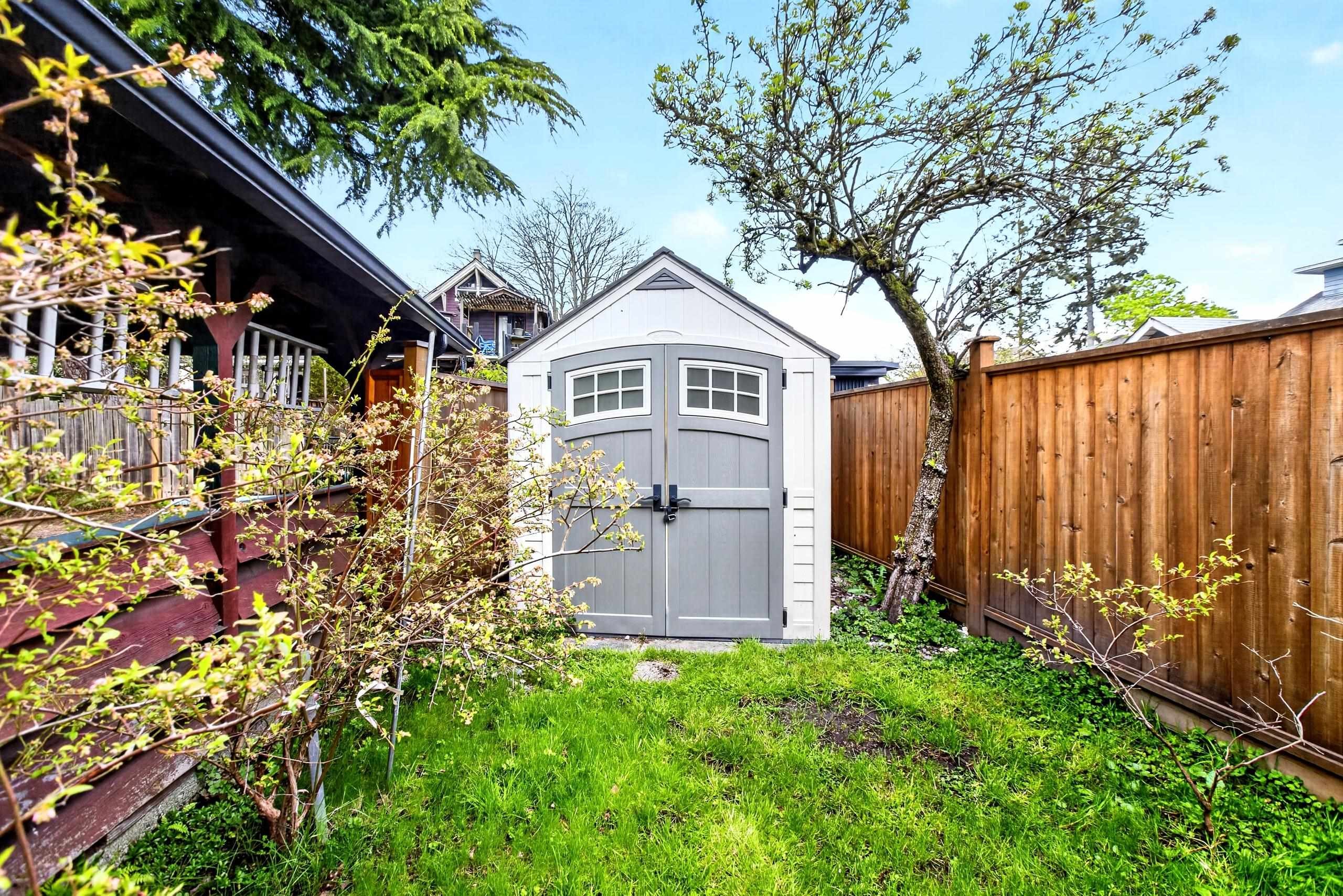2975 8Th Avenue W, Vancouver, BC