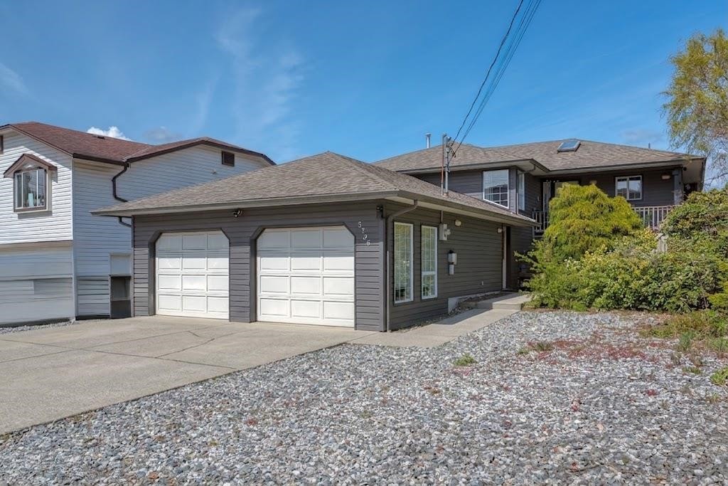 5796 Trail Avenue, Sechelt, BC - Outdoor