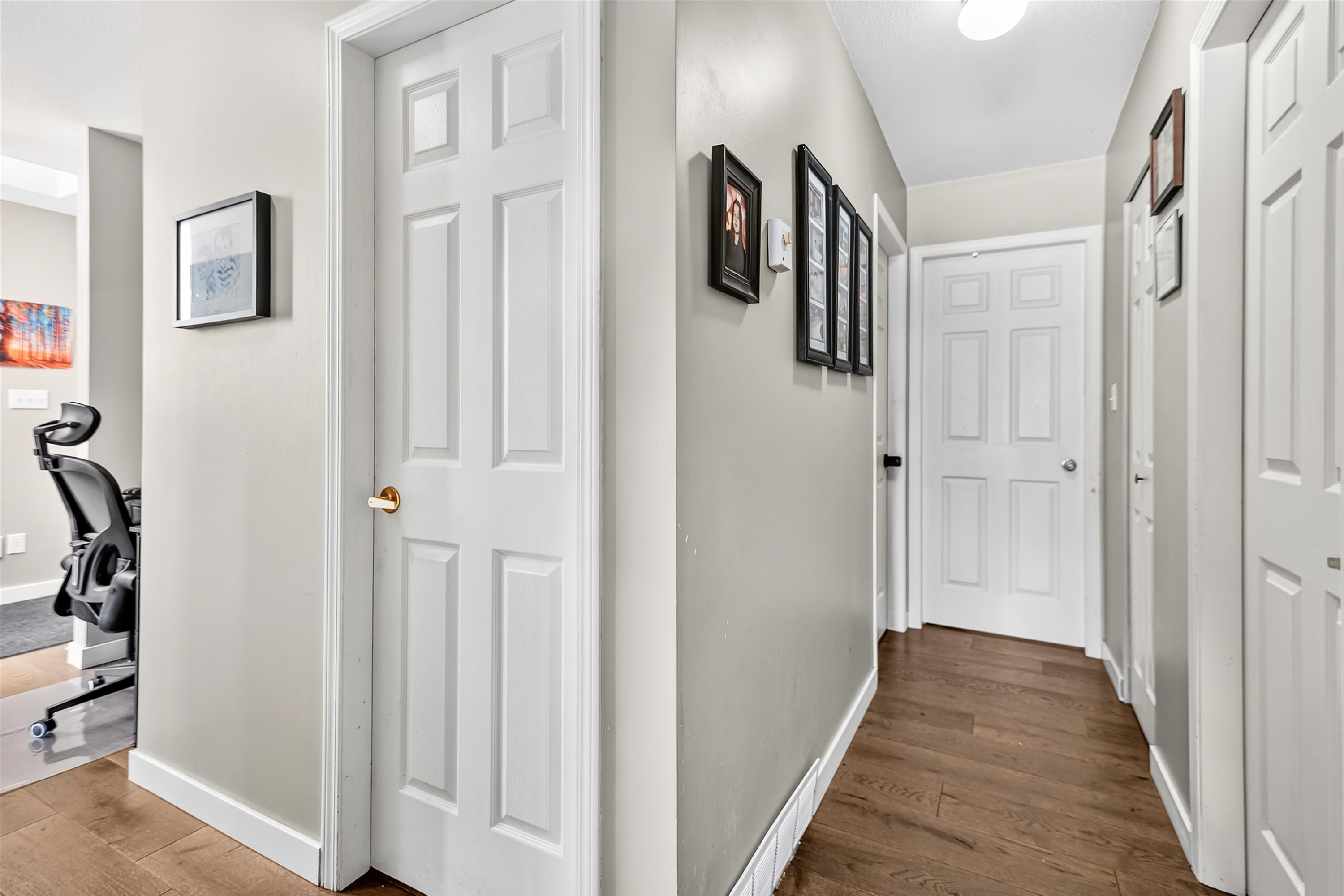 5796 Trail Avenue, Sechelt, BC - Indoor Photo Showing Other Room