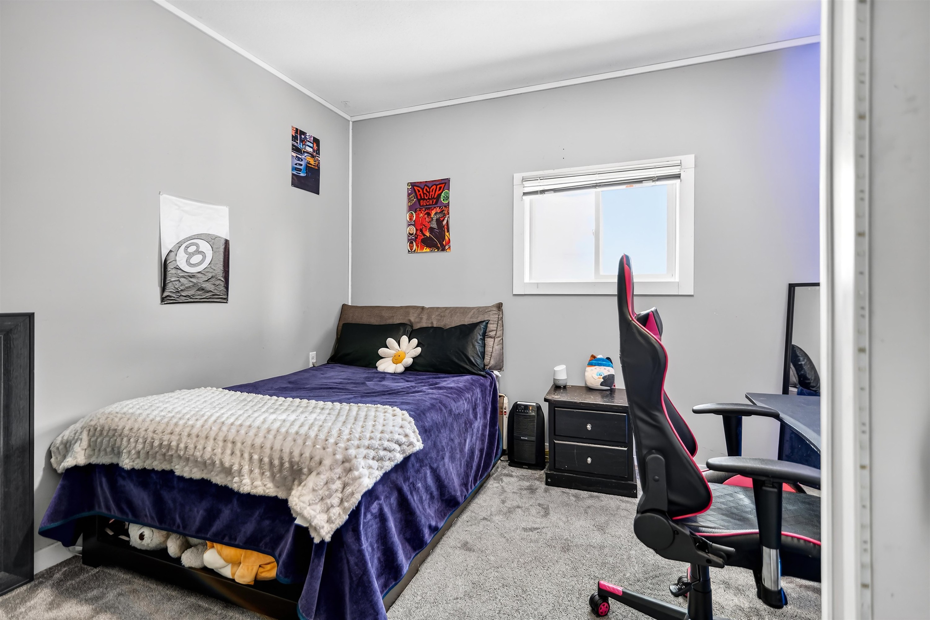 5796 Trail Avenue, Sechelt, BC - Indoor Photo Showing Bedroom