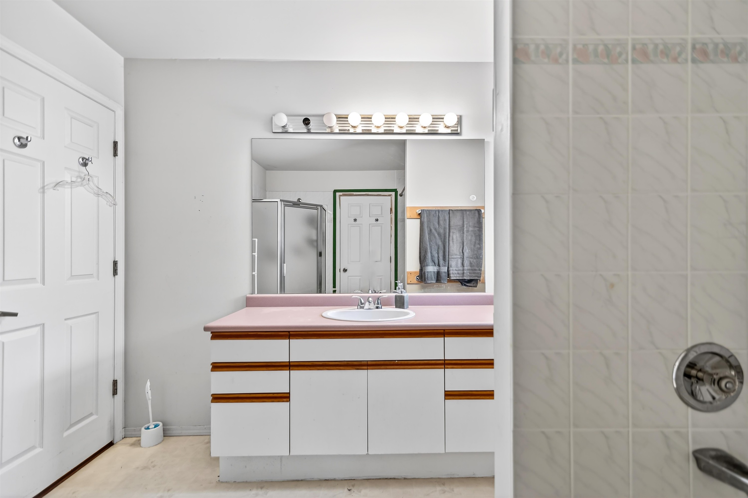 5796 Trail Avenue, Sechelt, BC - Indoor Photo Showing Bathroom