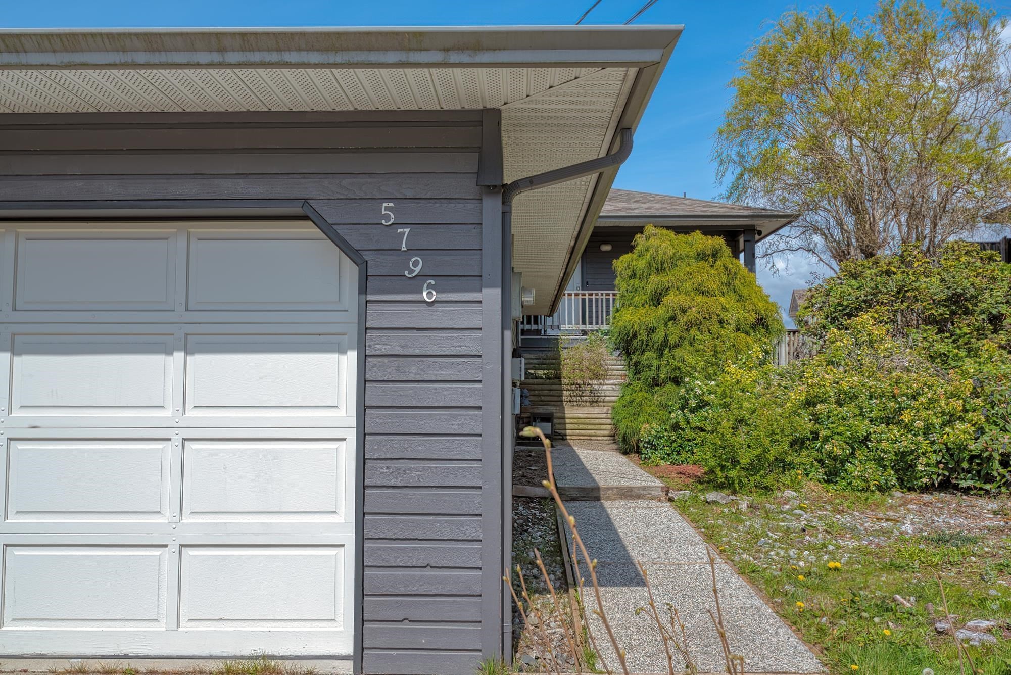 5796 Trail Avenue, Sechelt, BC - Outdoor With Exterior