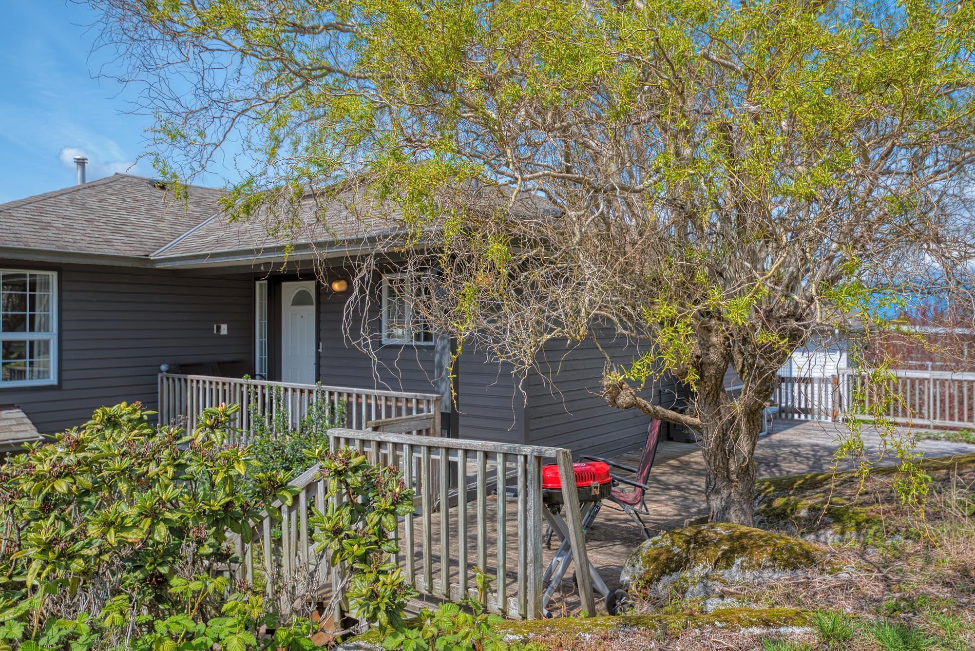 5796 Trail Avenue, Sechelt, BC - Outdoor