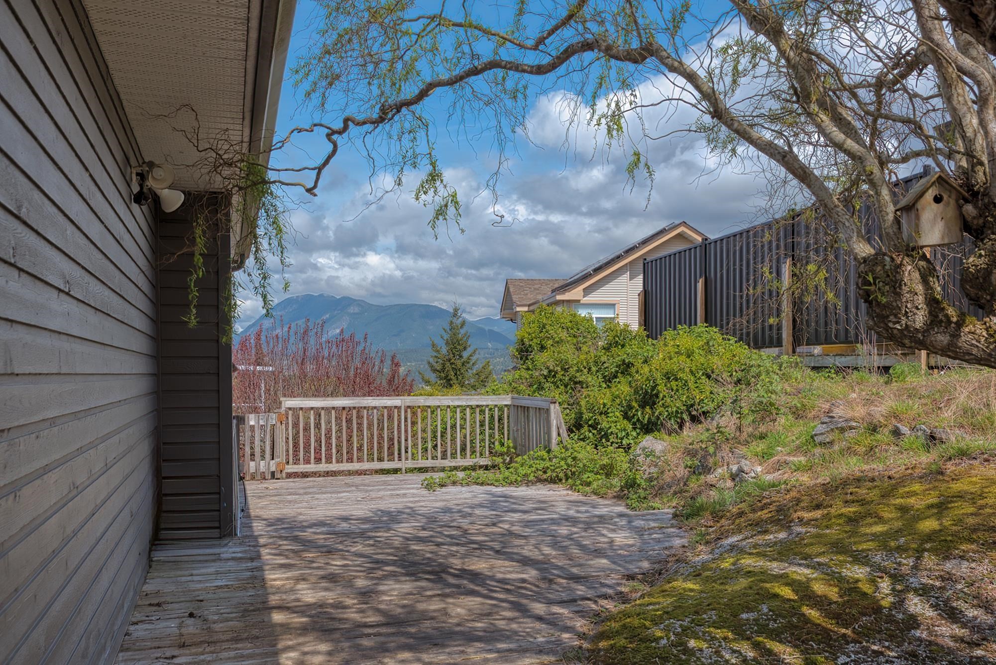 5796 Trail Avenue, Sechelt, BC - Outdoor