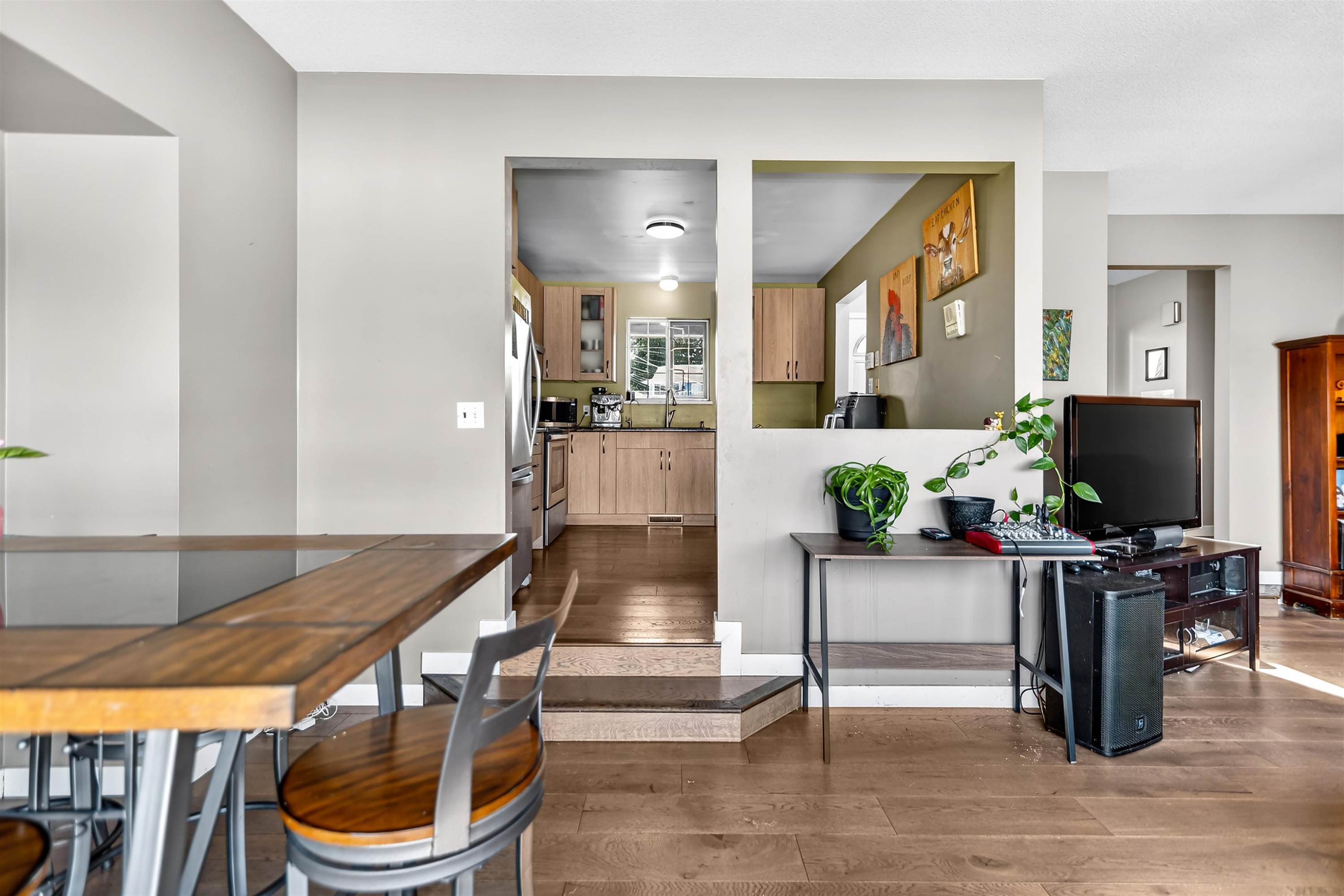5796 Trail Avenue, Sechelt, BC - Indoor