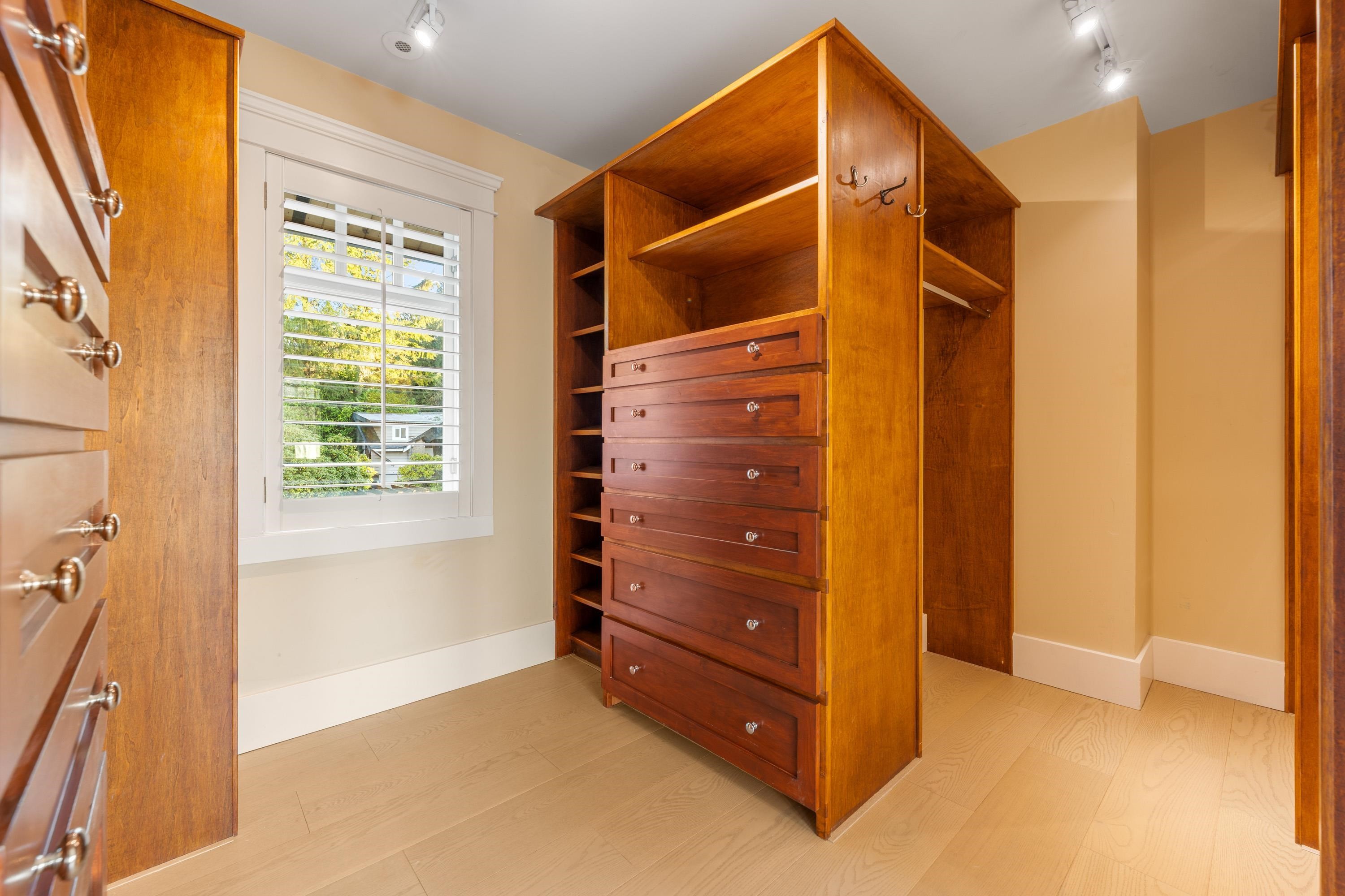 366 Keith Road, West Vancouver, BC