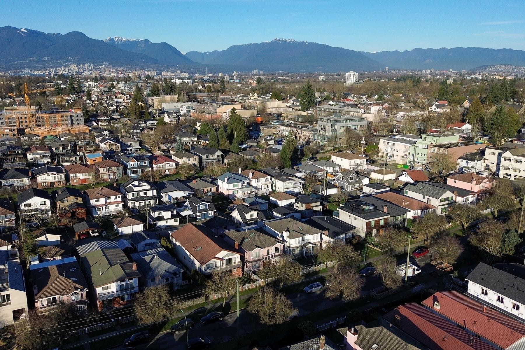 591 28Th Avenue E, Vancouver, BC