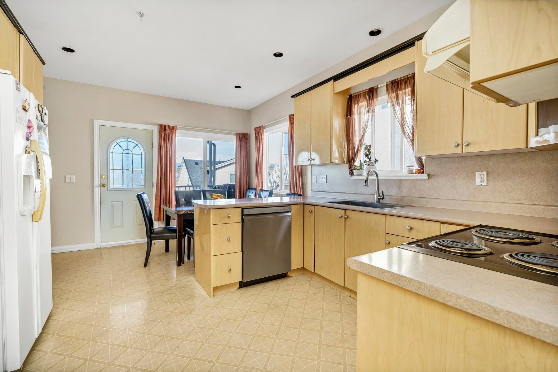 591 28Th Avenue E, Vancouver, BC