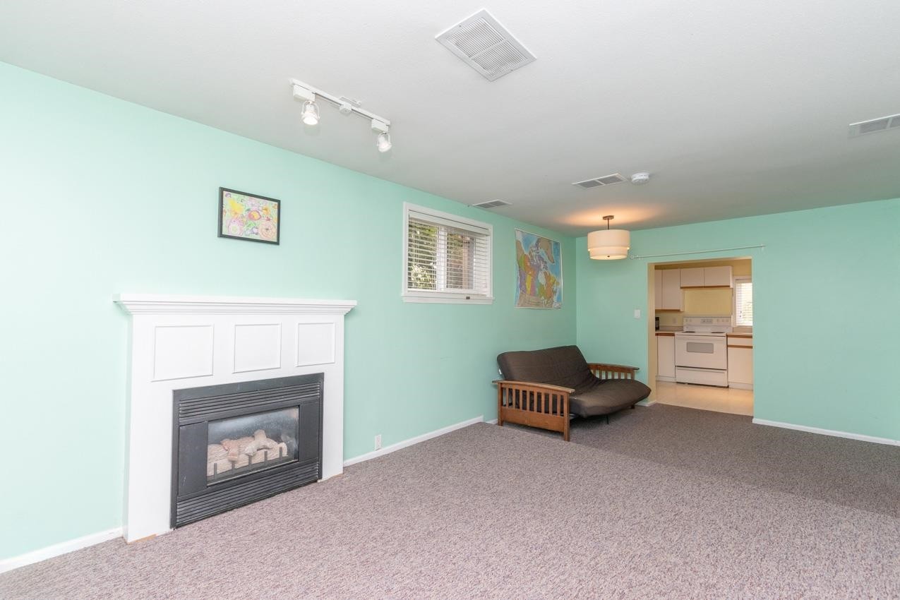 341 24Th Street W, North Vancouver, BC