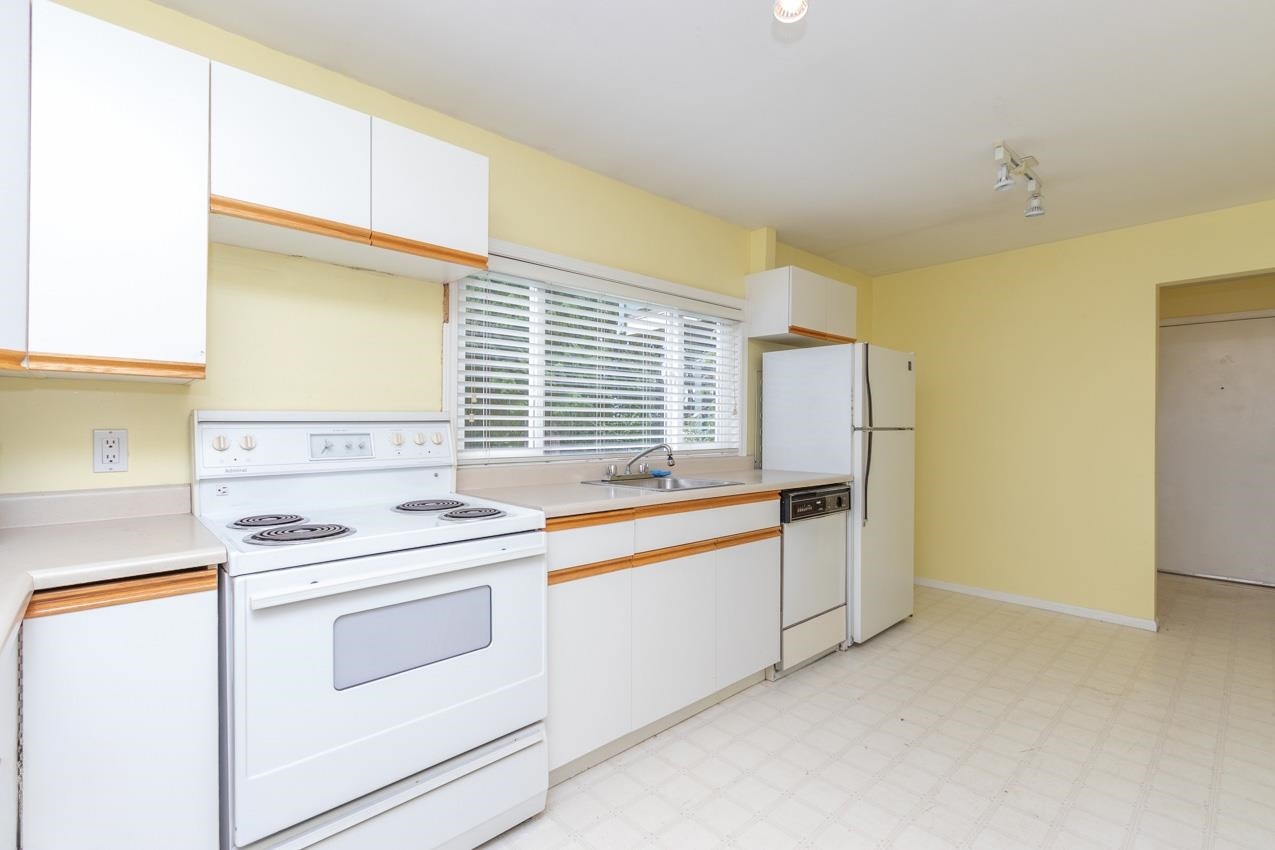 341 24Th Street W, North Vancouver, BC