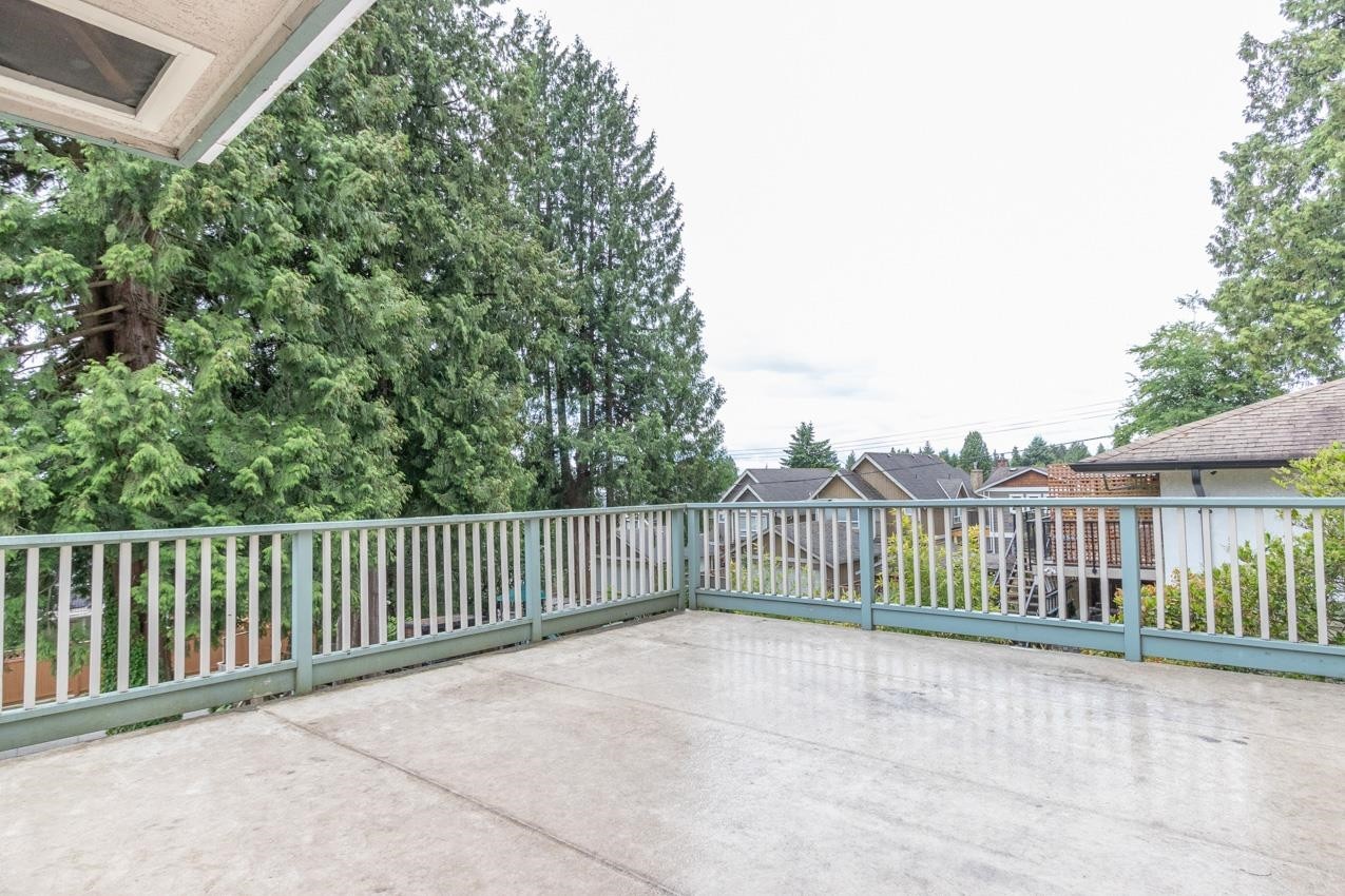 341 24Th Street W, North Vancouver, BC