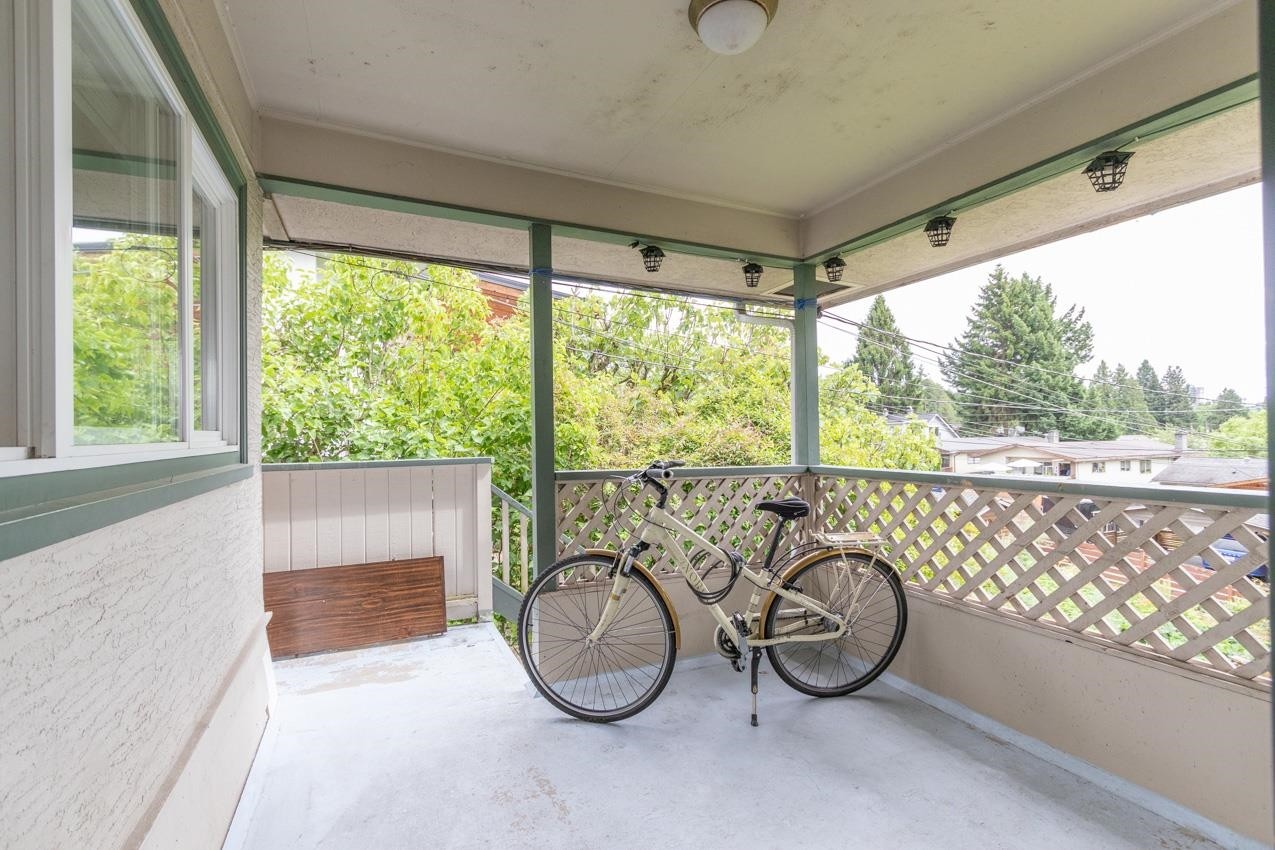 341 24Th Street W, North Vancouver, BC