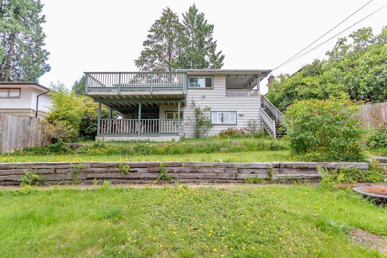 341 24Th Street W, North Vancouver, BC