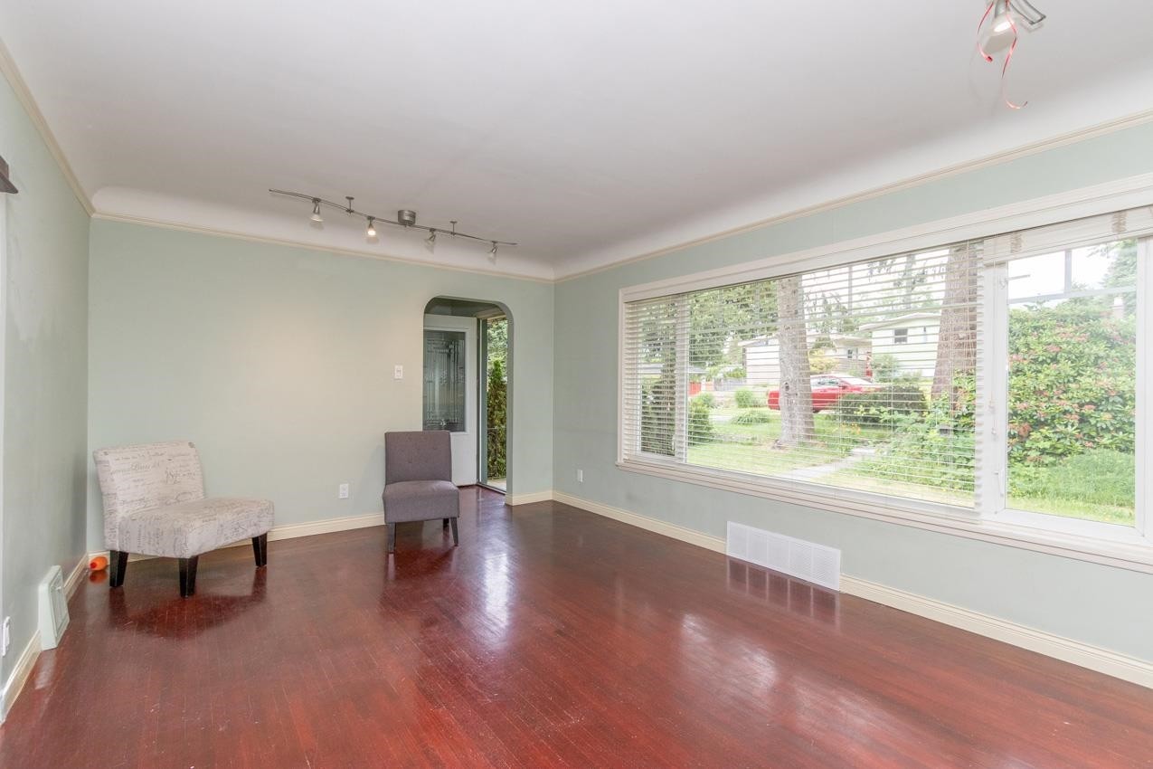 341 24Th Street W, North Vancouver, BC