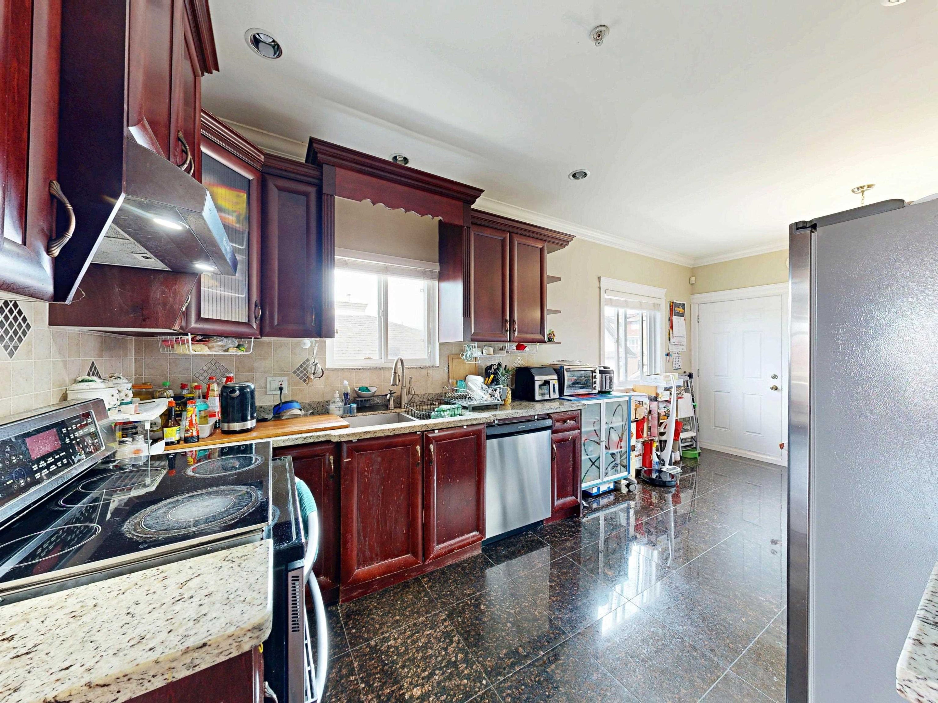919 64Th Avenue E, Vancouver, BC