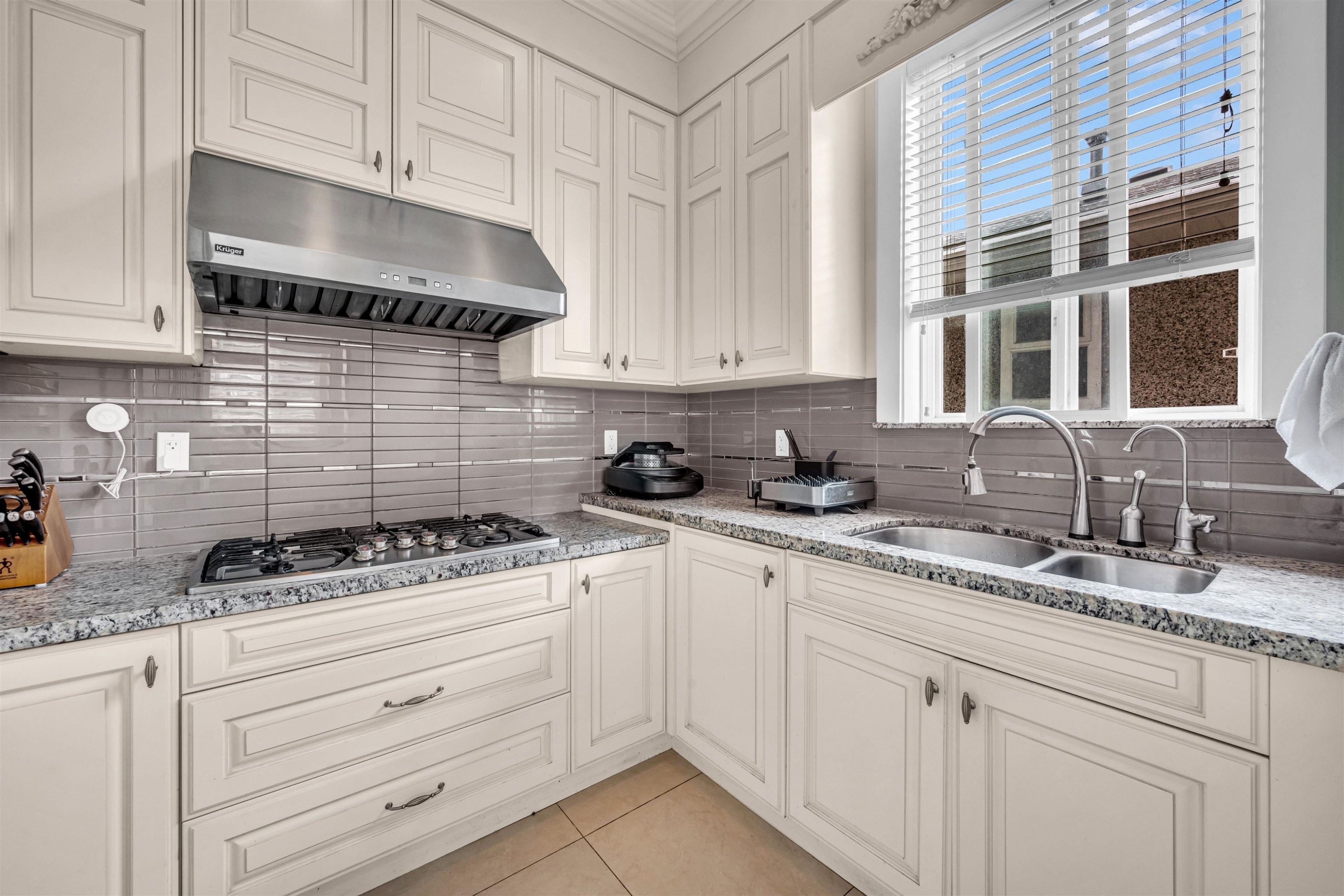3549 46Th Avenue E, Vancouver, BC