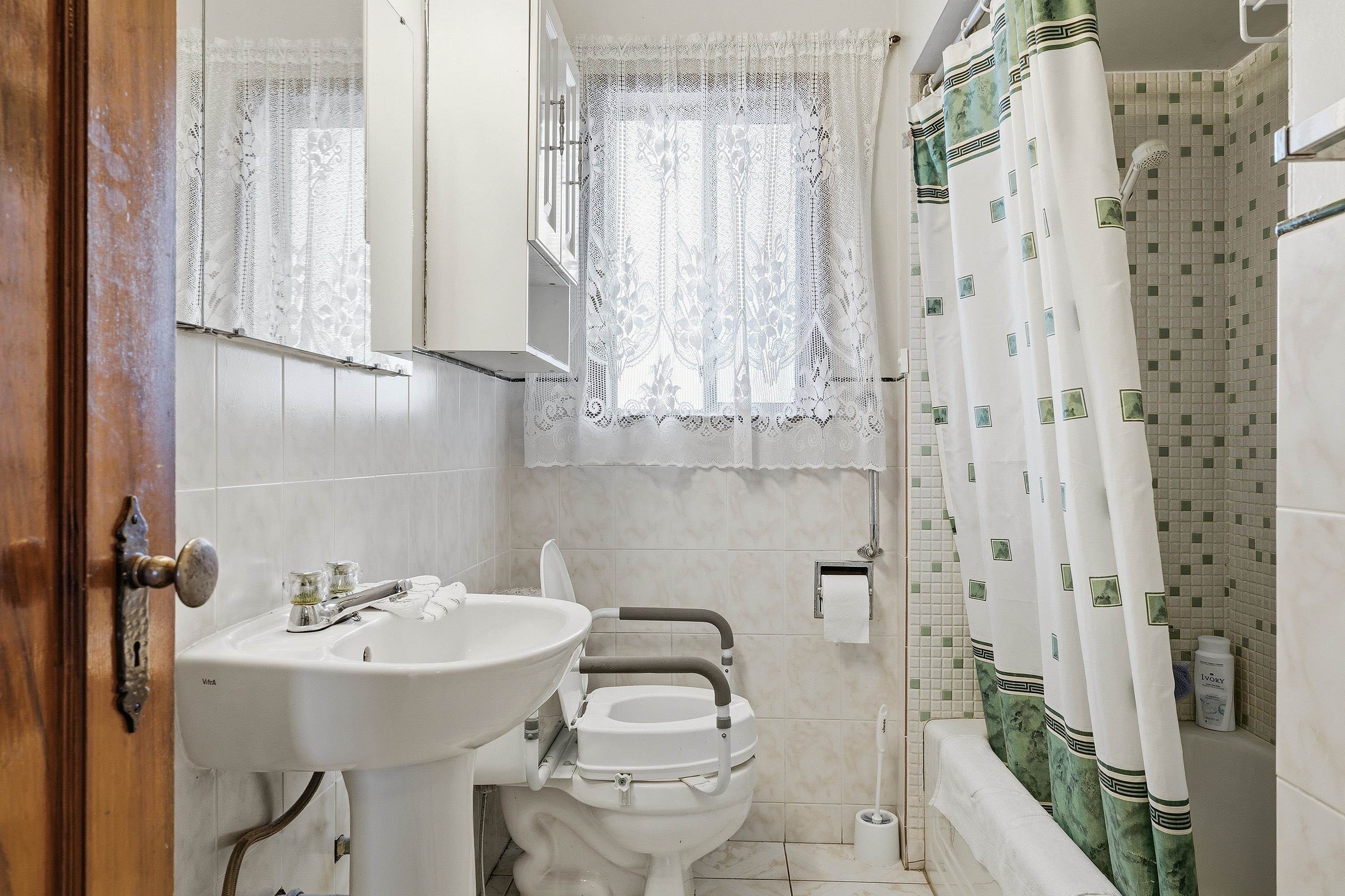 3090 Kitchener Street, Vancouver, BC