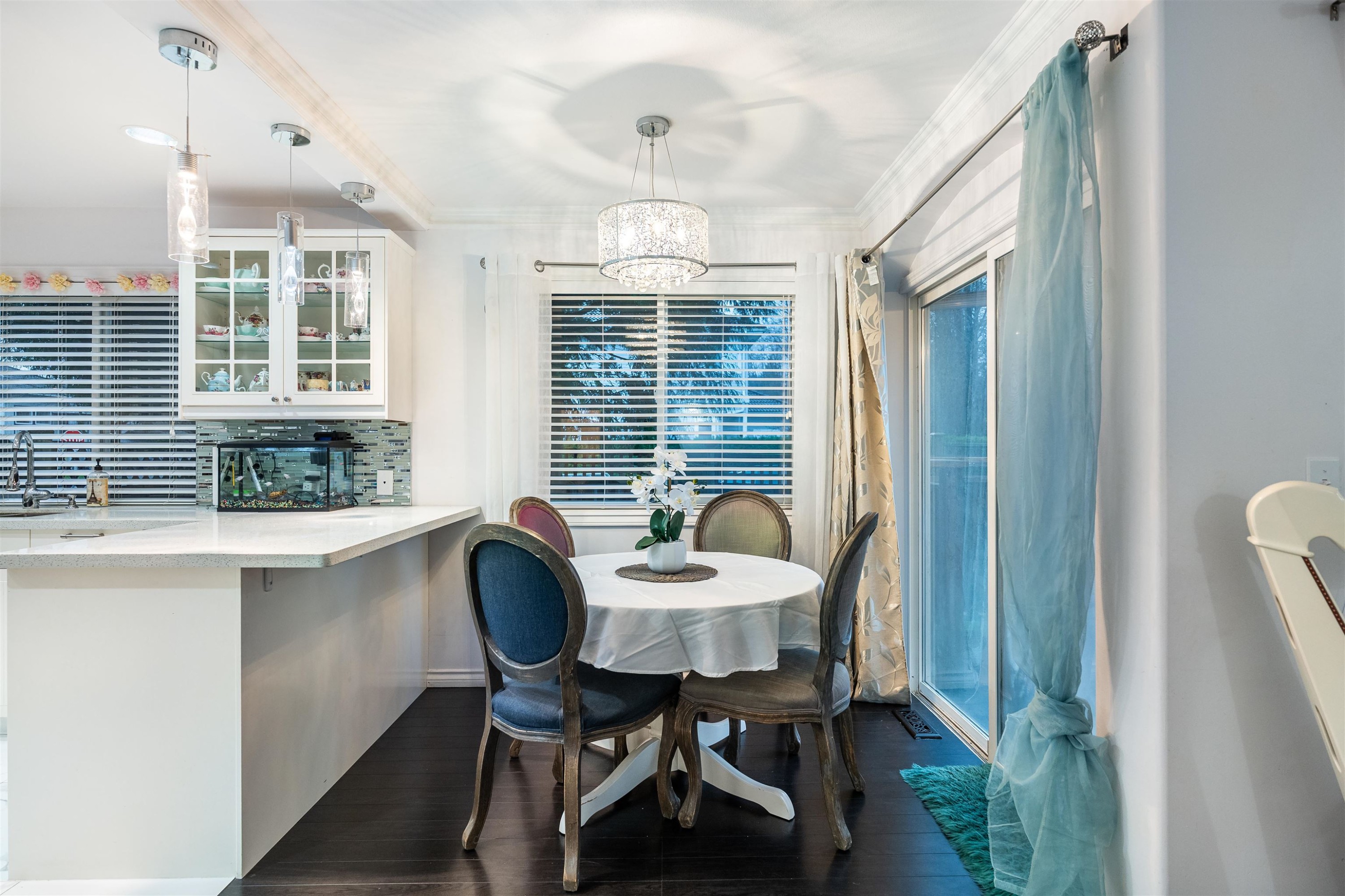 887 Riverside Drive, Port Coquitlam, BC - Indoor Photo Showing Dining Room