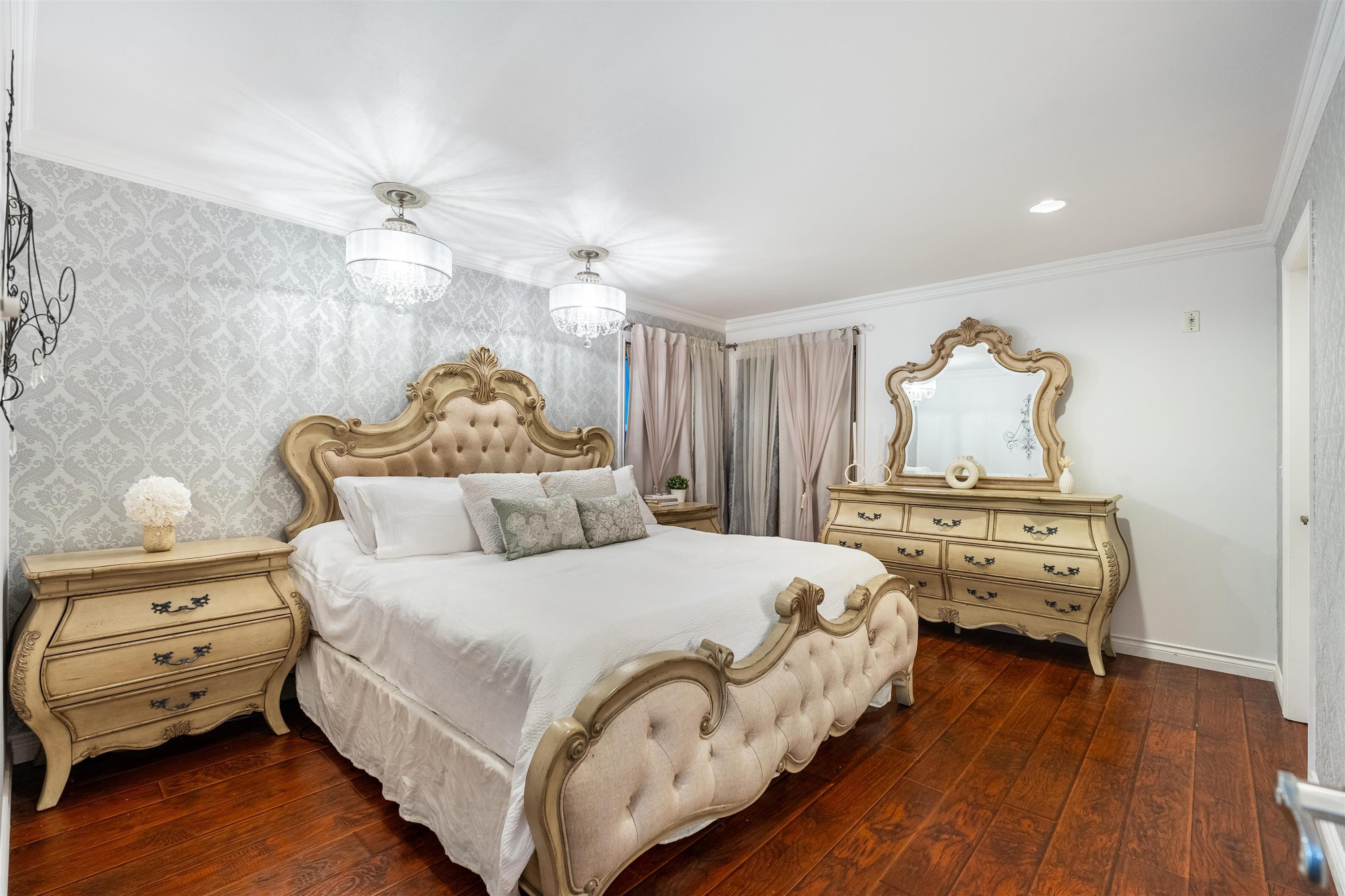 887 Riverside Drive, Port Coquitlam, BC - Indoor Photo Showing Bedroom